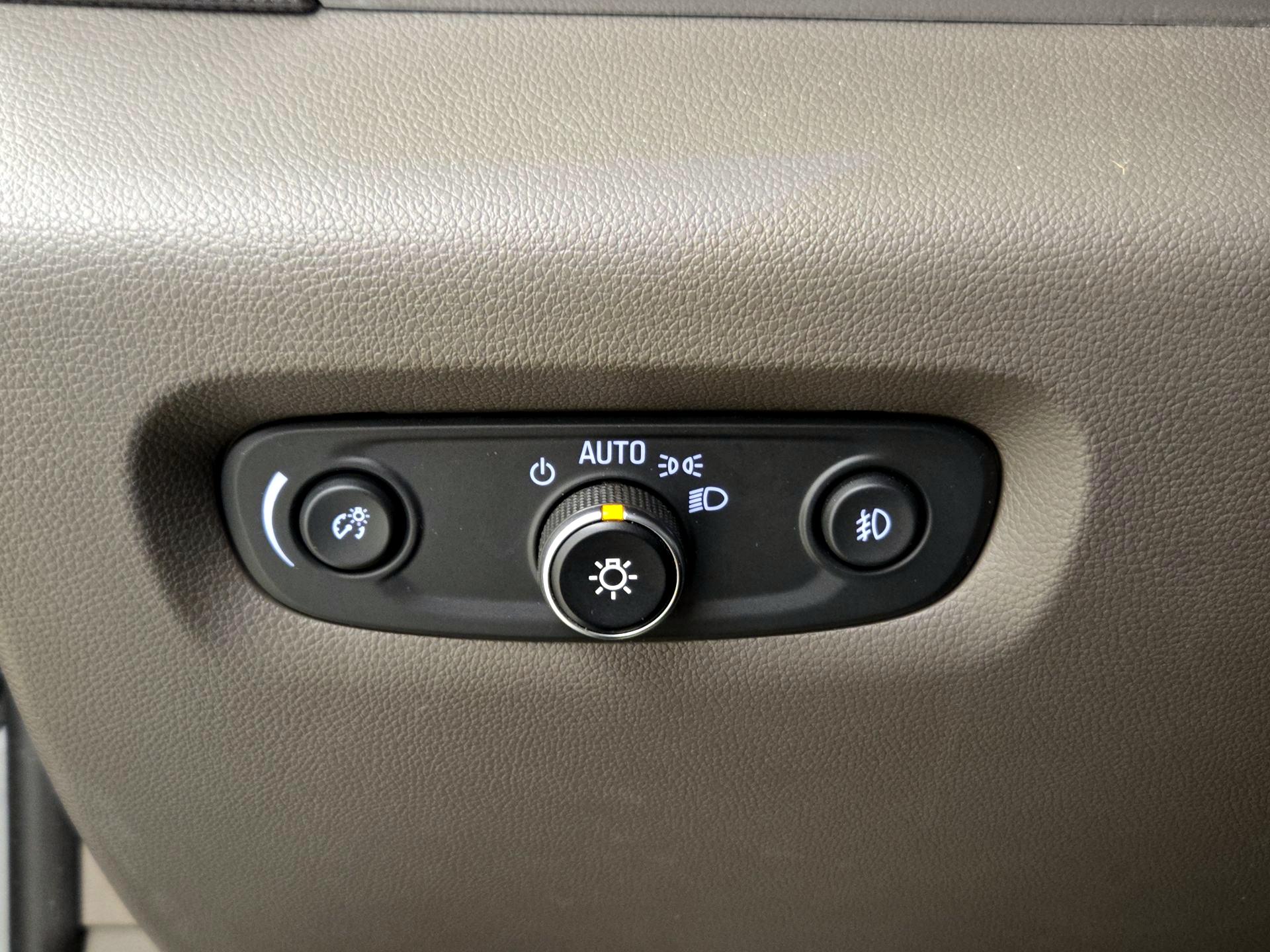 Thumbnail: 2018 Chevrolet Traverse - 13