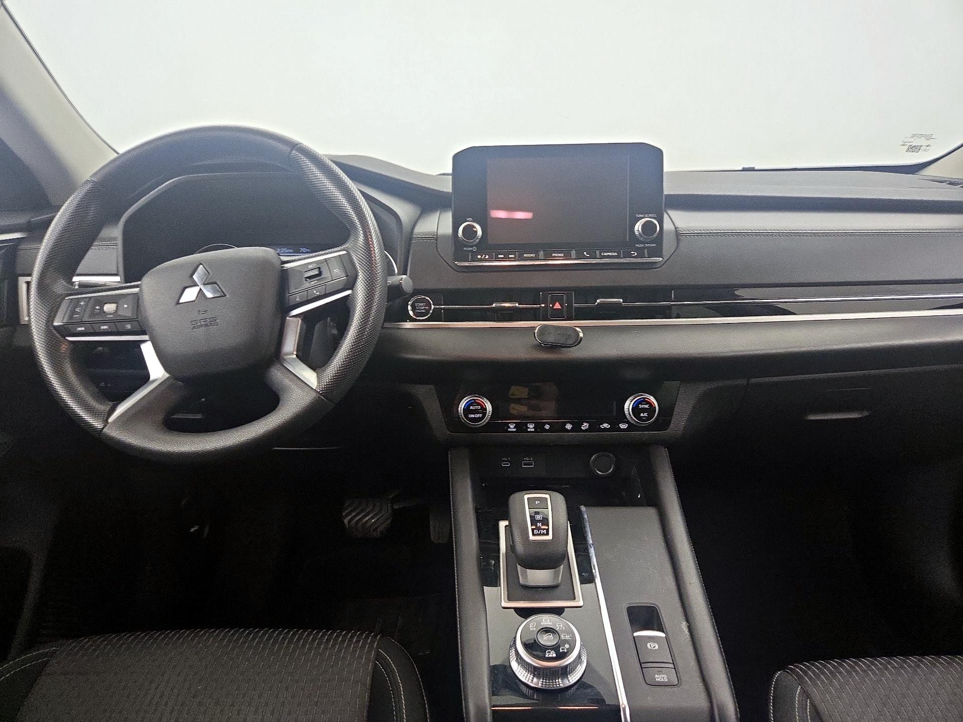 Thumbnail: 2022 Mitsubishi Outlander - 9
