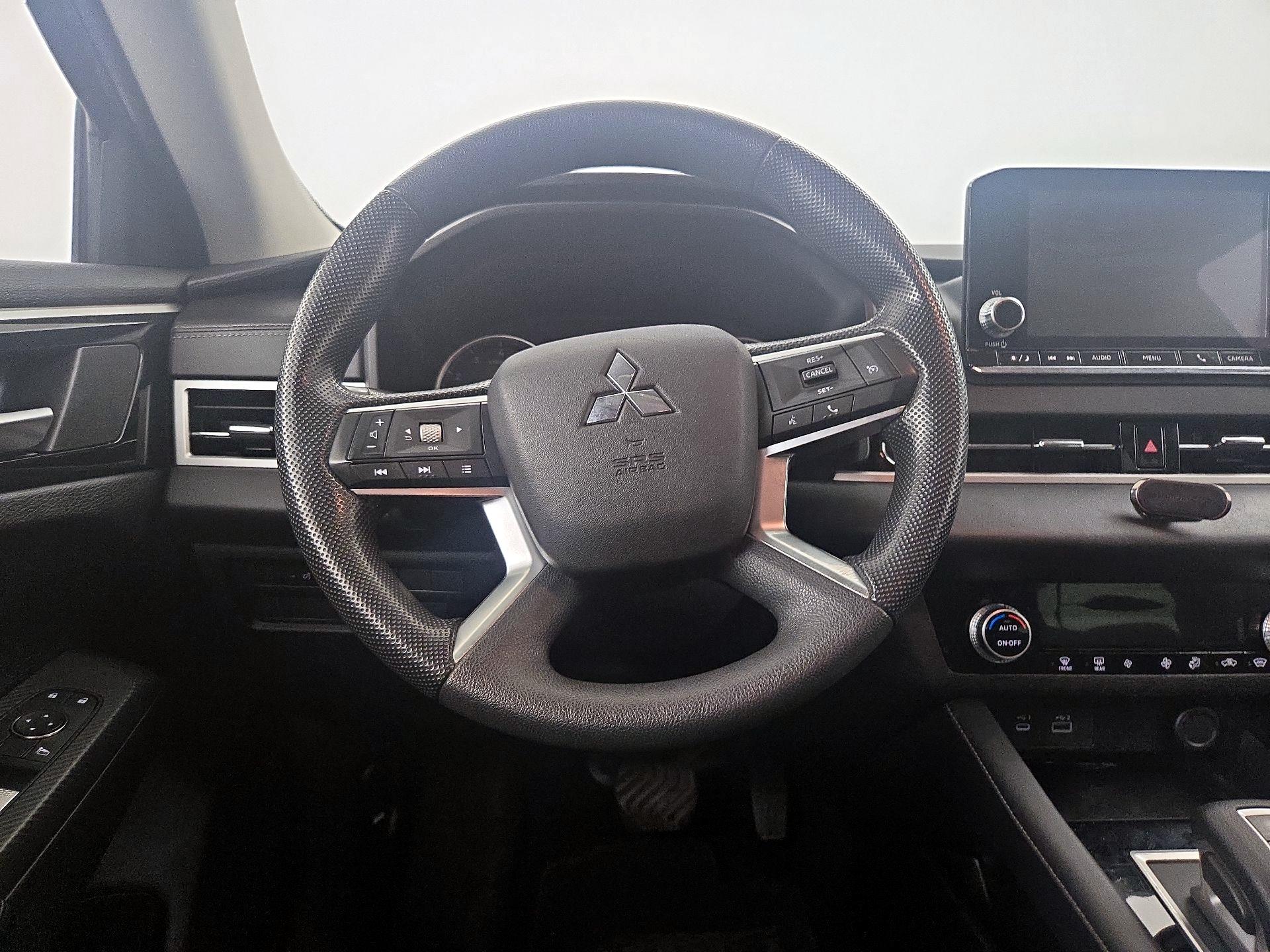Thumbnail: 2022 Mitsubishi Outlander - 10