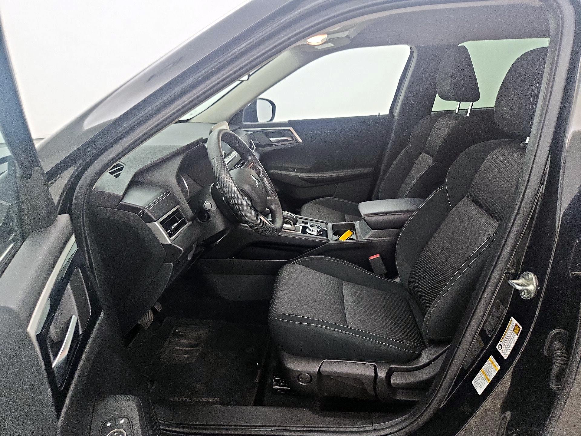 Thumbnail: 2022 Mitsubishi Outlander - 11