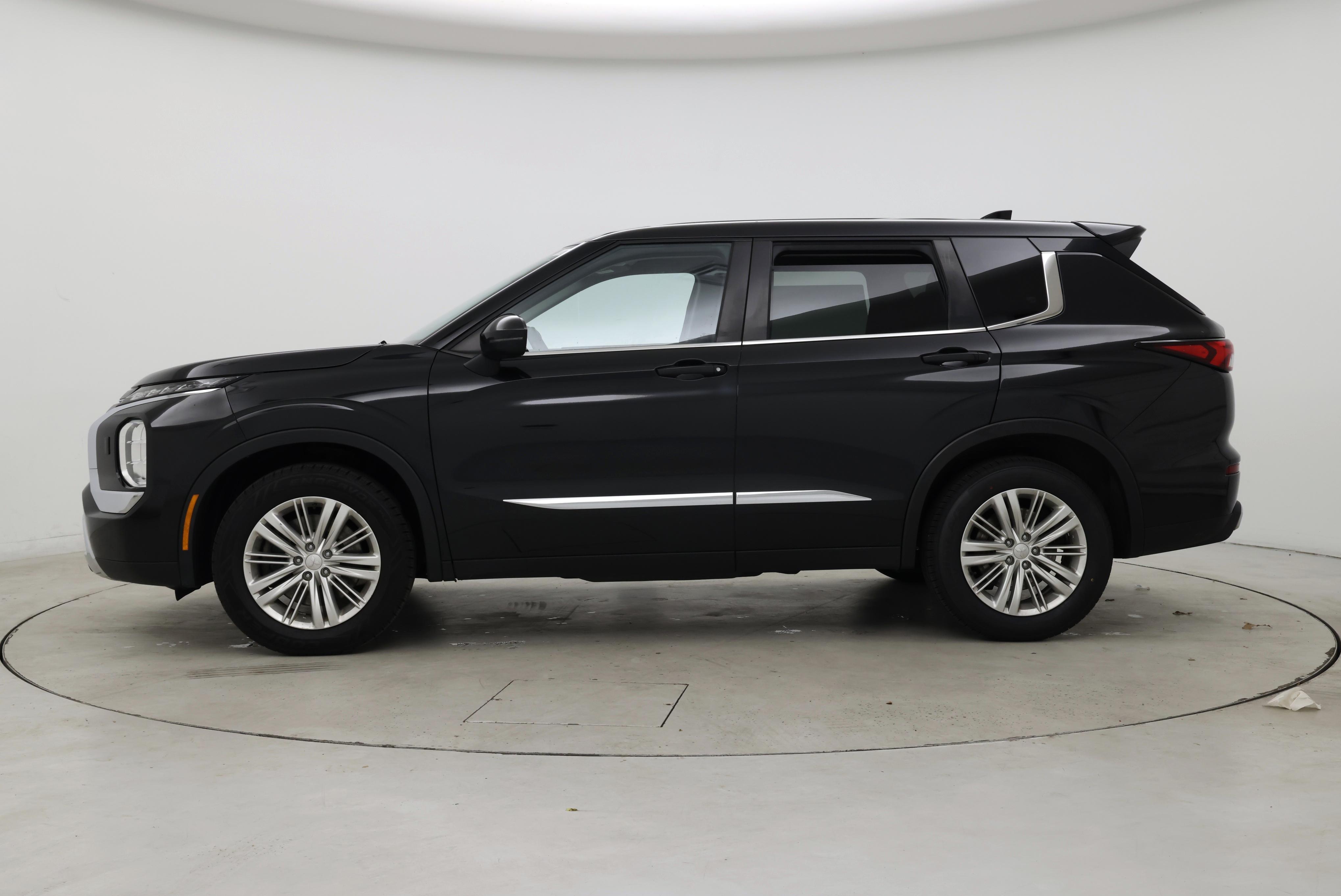 Thumbnail: 2022 Mitsubishi Outlander - 3