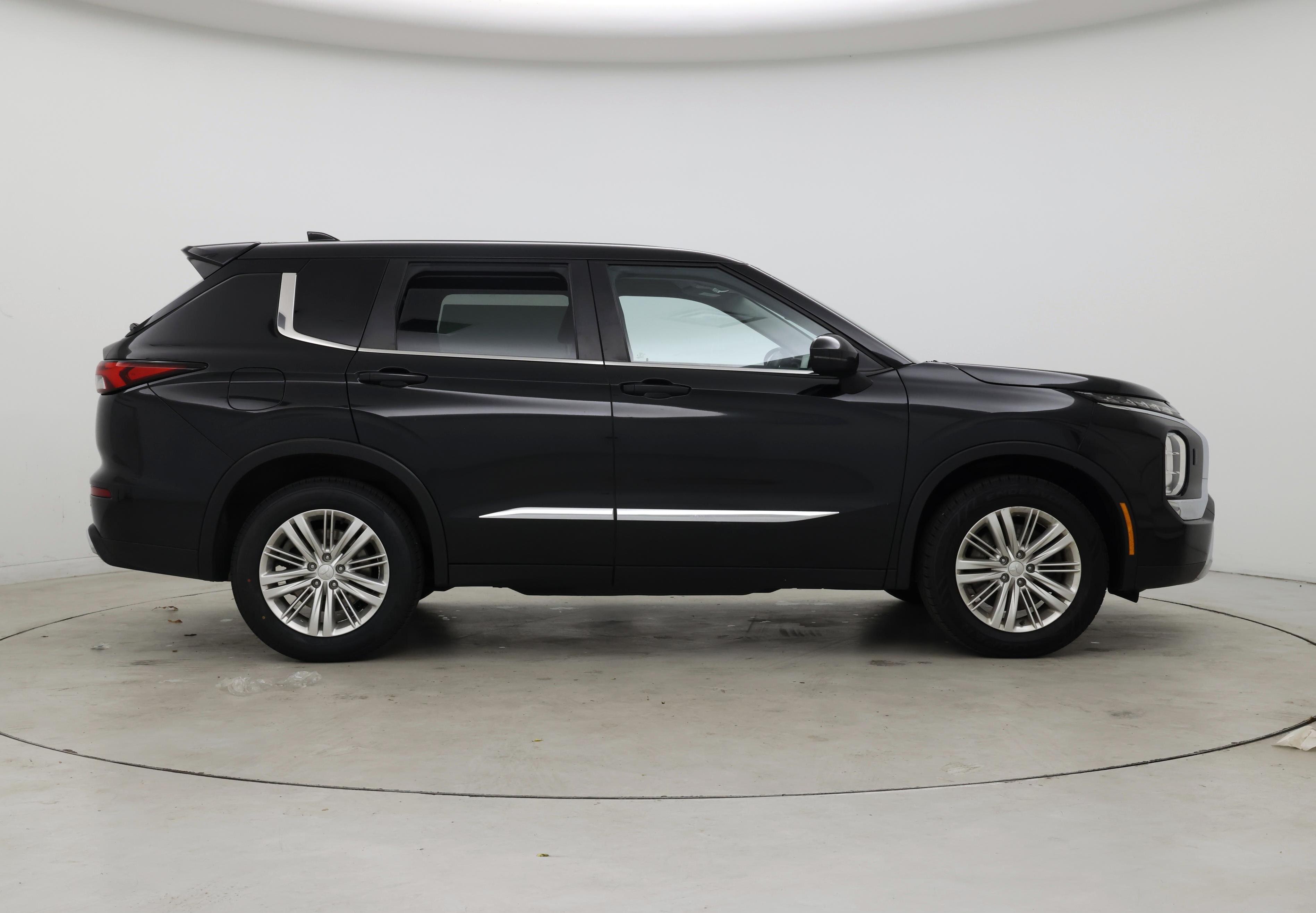 Thumbnail: 2022 Mitsubishi Outlander - 7