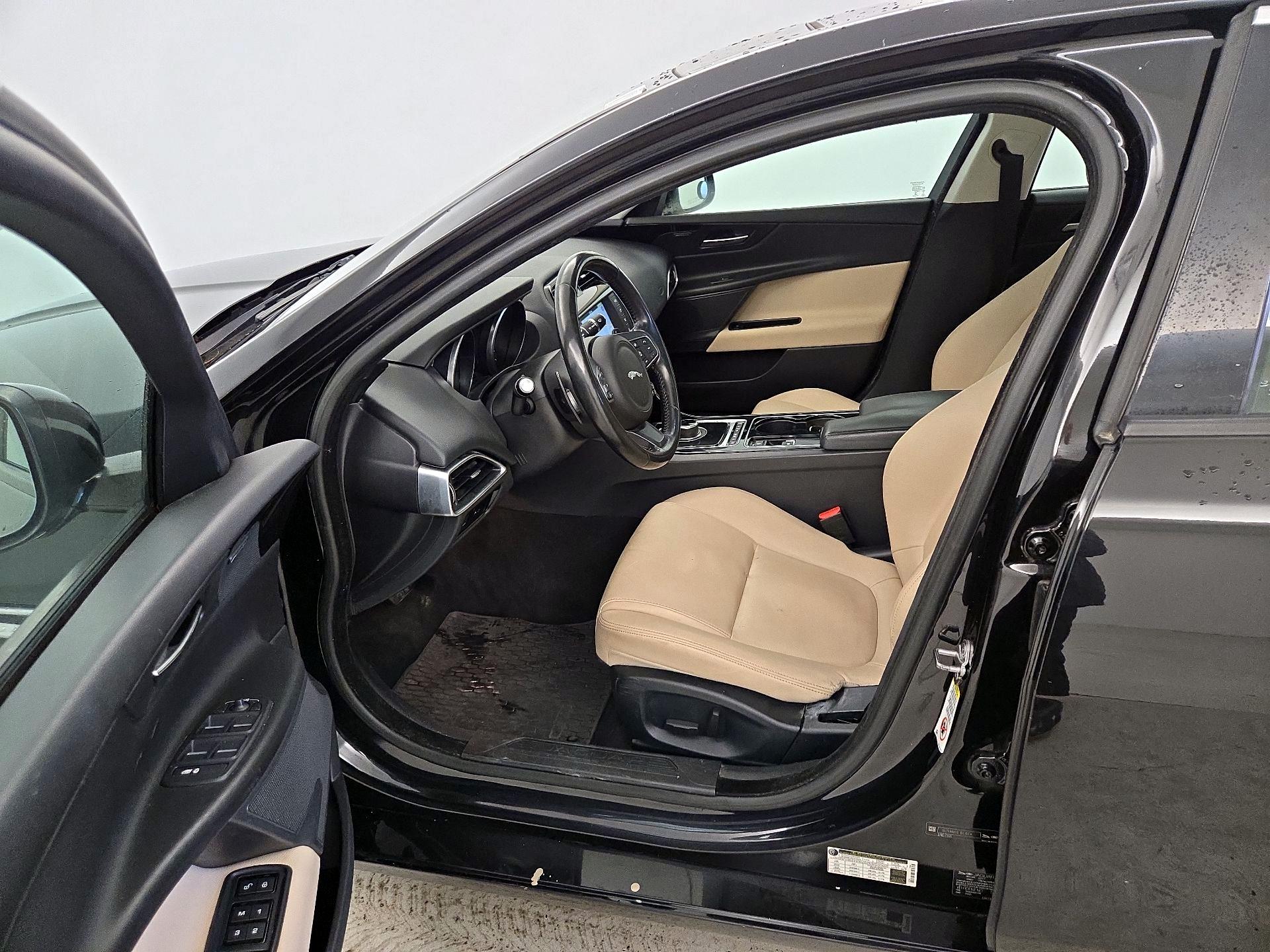 Thumbnail: 2017 Jaguar XE - 11