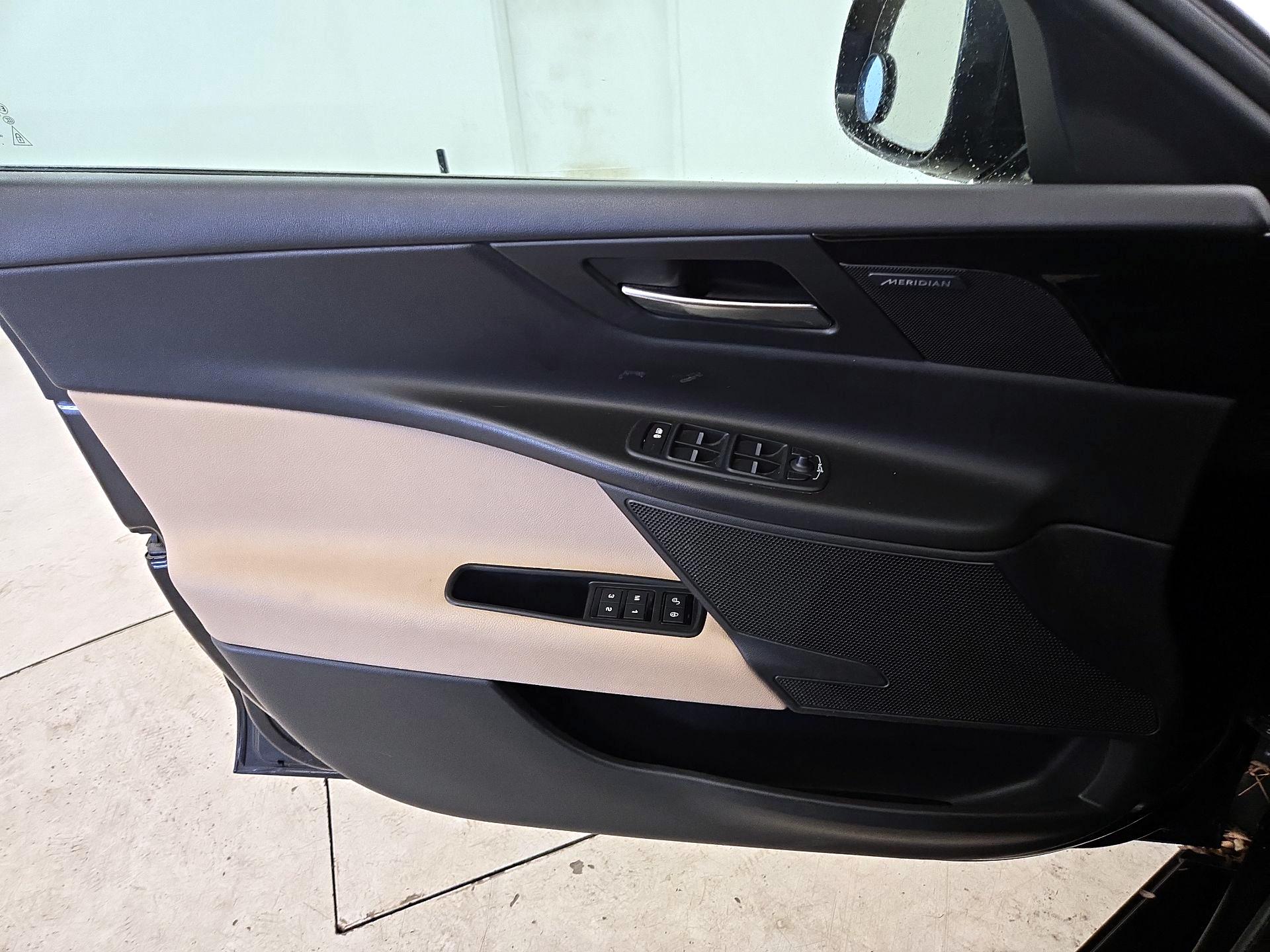 Thumbnail: 2017 Jaguar XE - 12