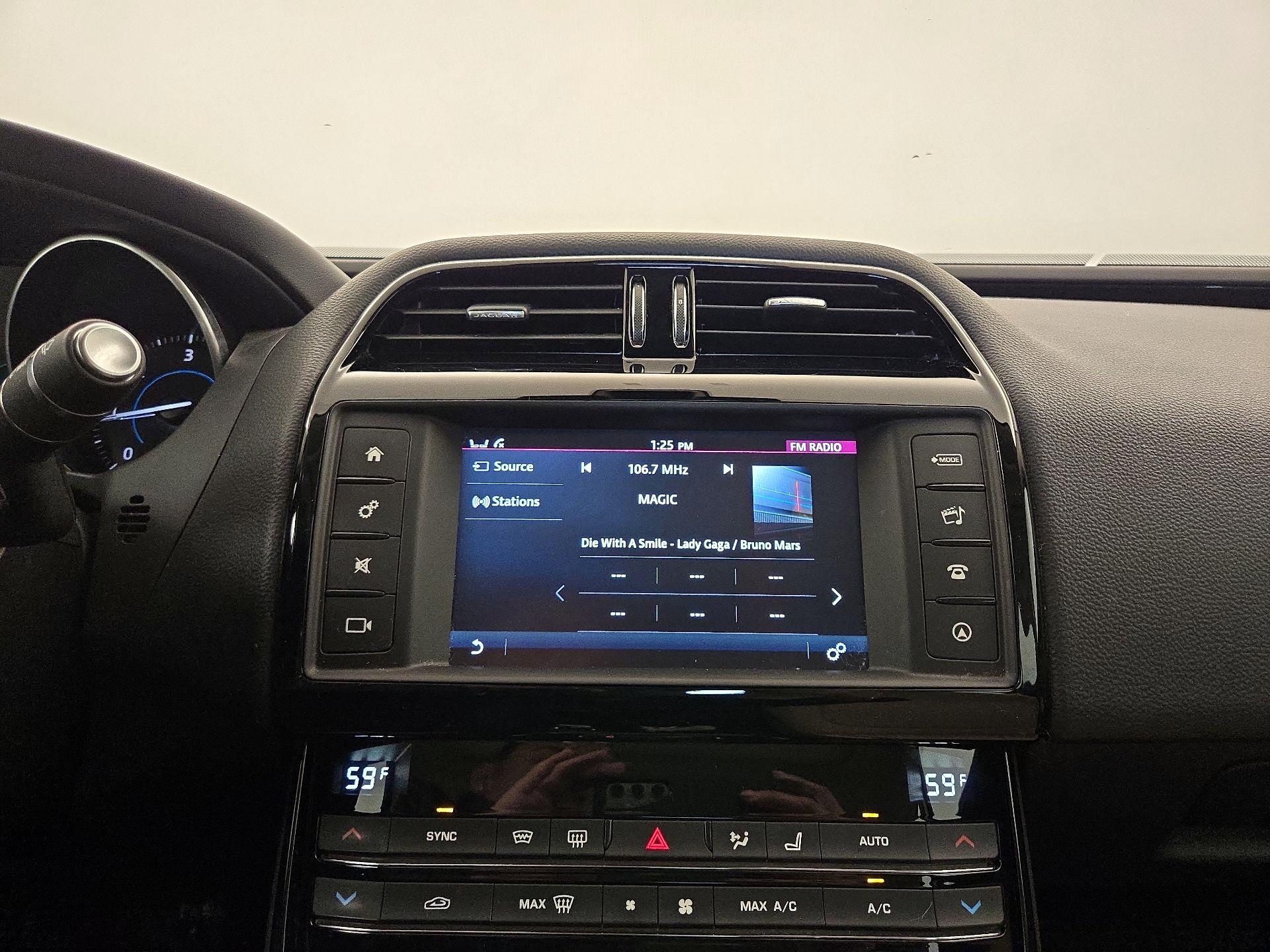 Thumbnail: 2017 Jaguar XE - 15