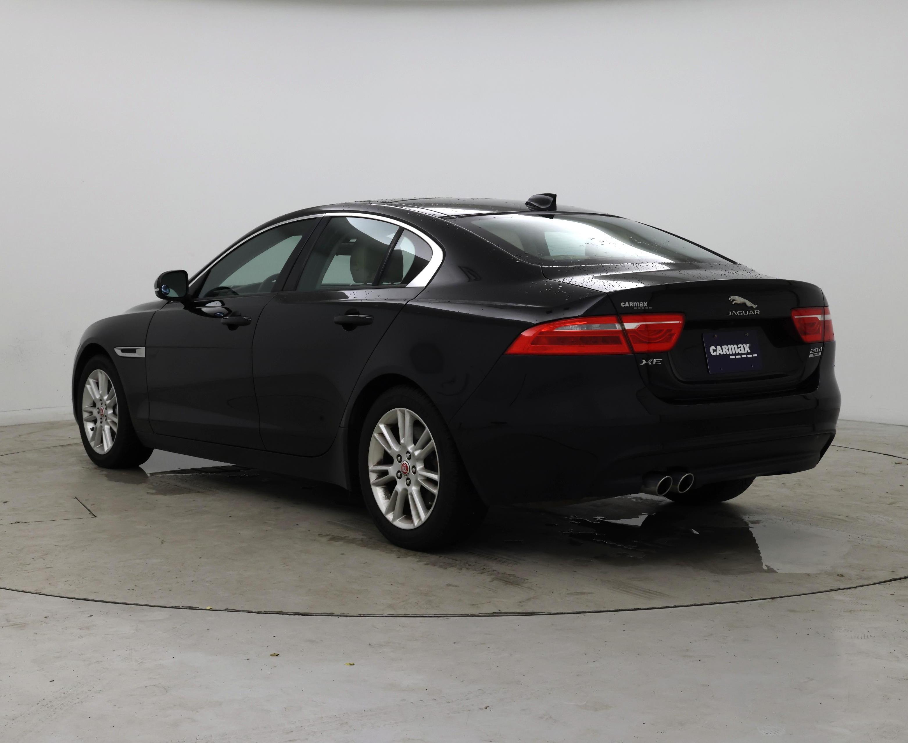 Thumbnail: 2017 Jaguar XE - 2