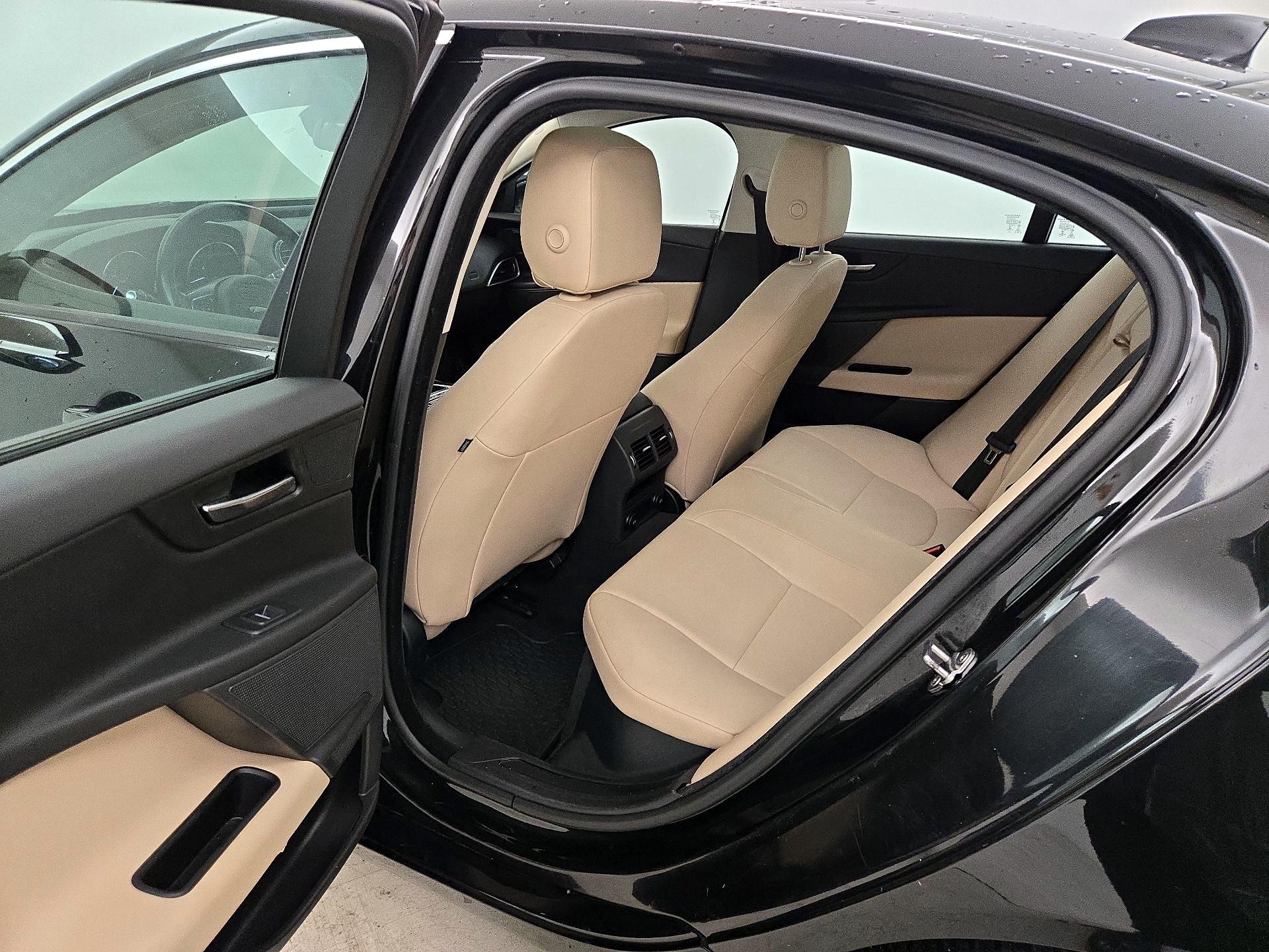 Thumbnail: 2017 Jaguar XE - 20