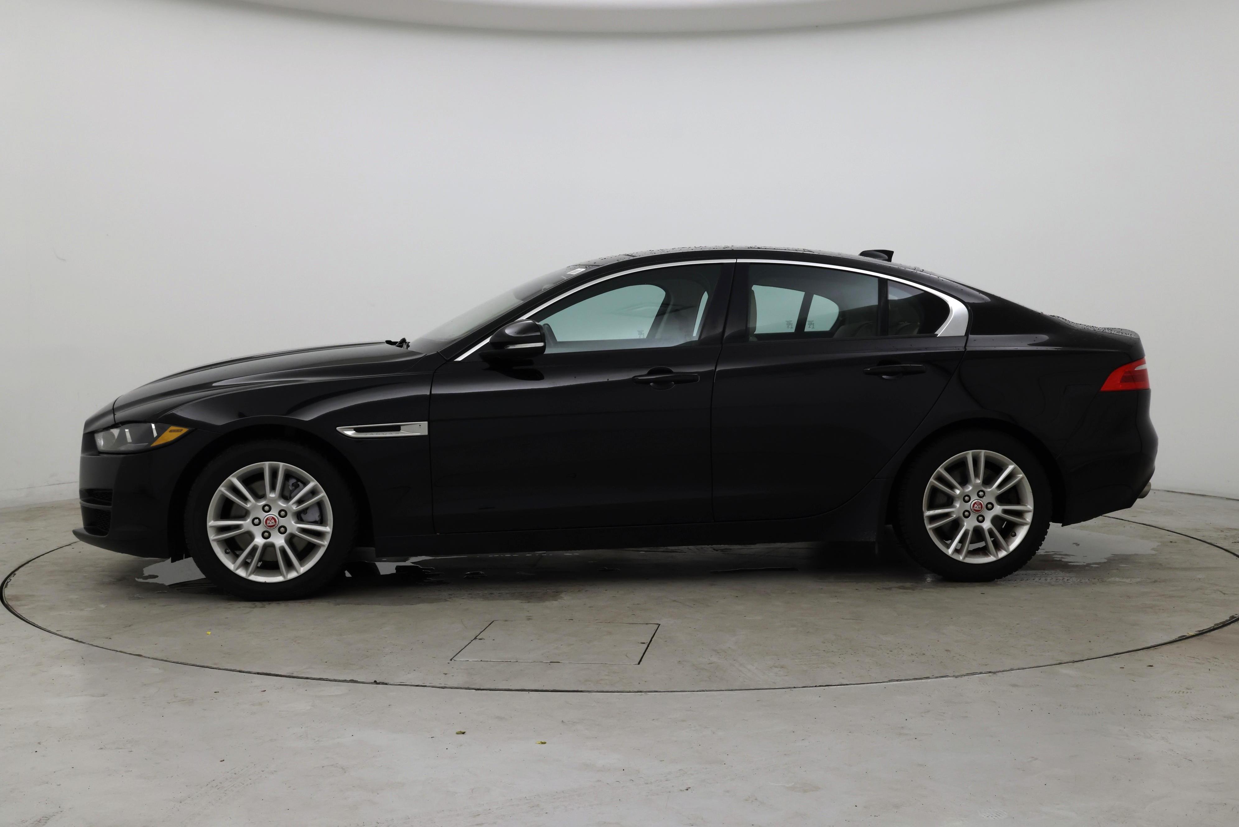 Thumbnail: 2017 Jaguar XE - 3