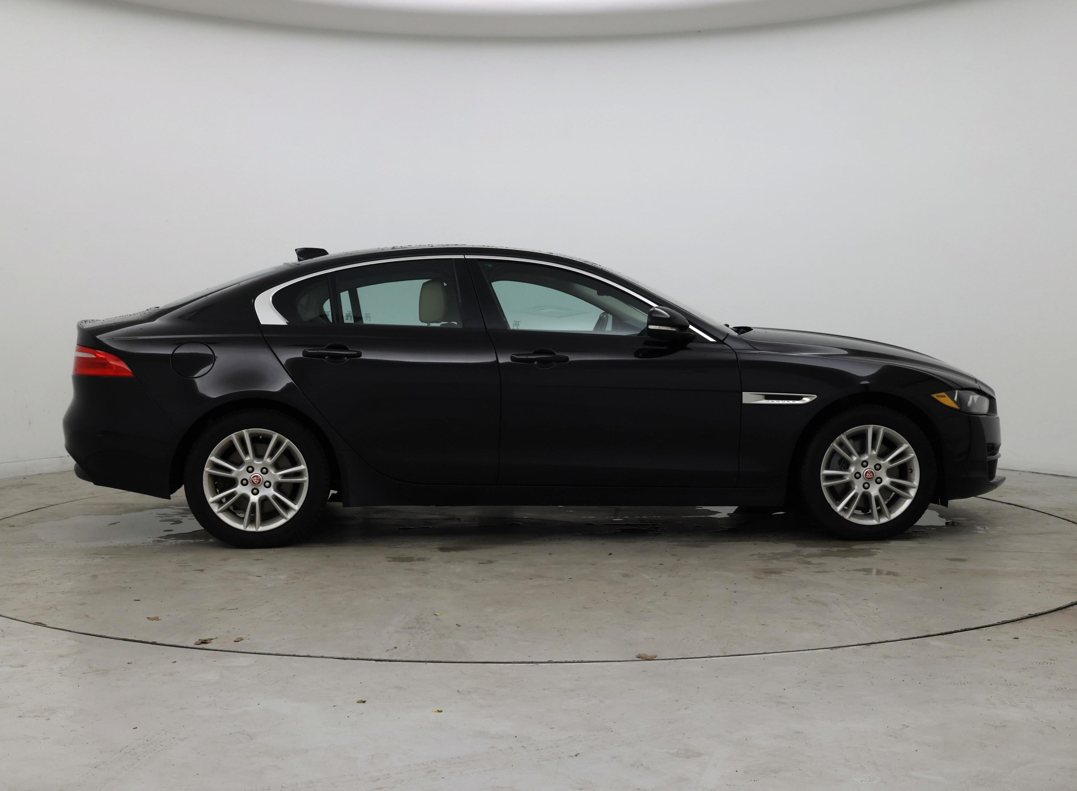 Thumbnail: 2017 Jaguar XE - 7