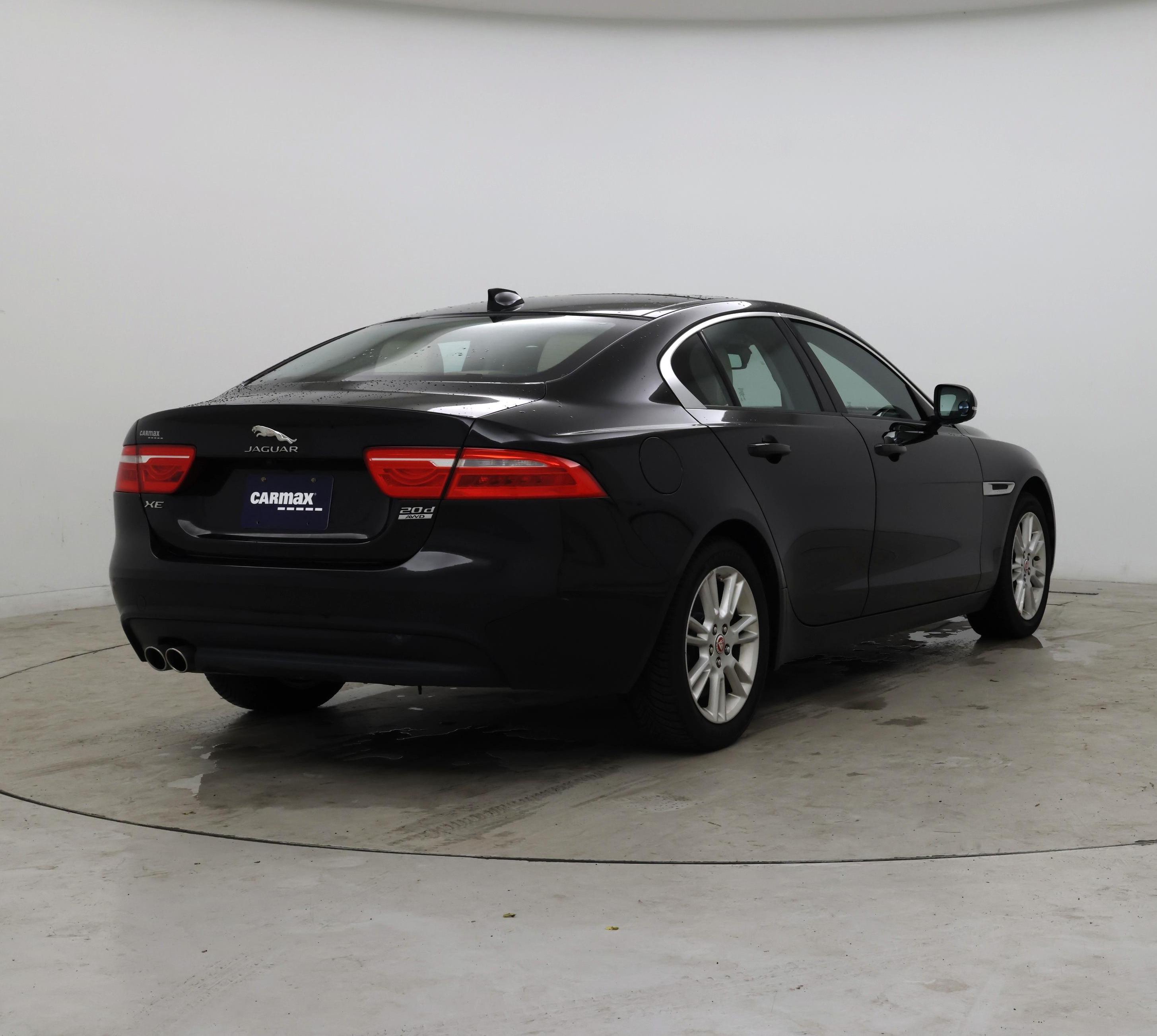 Thumbnail: 2017 Jaguar XE - 8