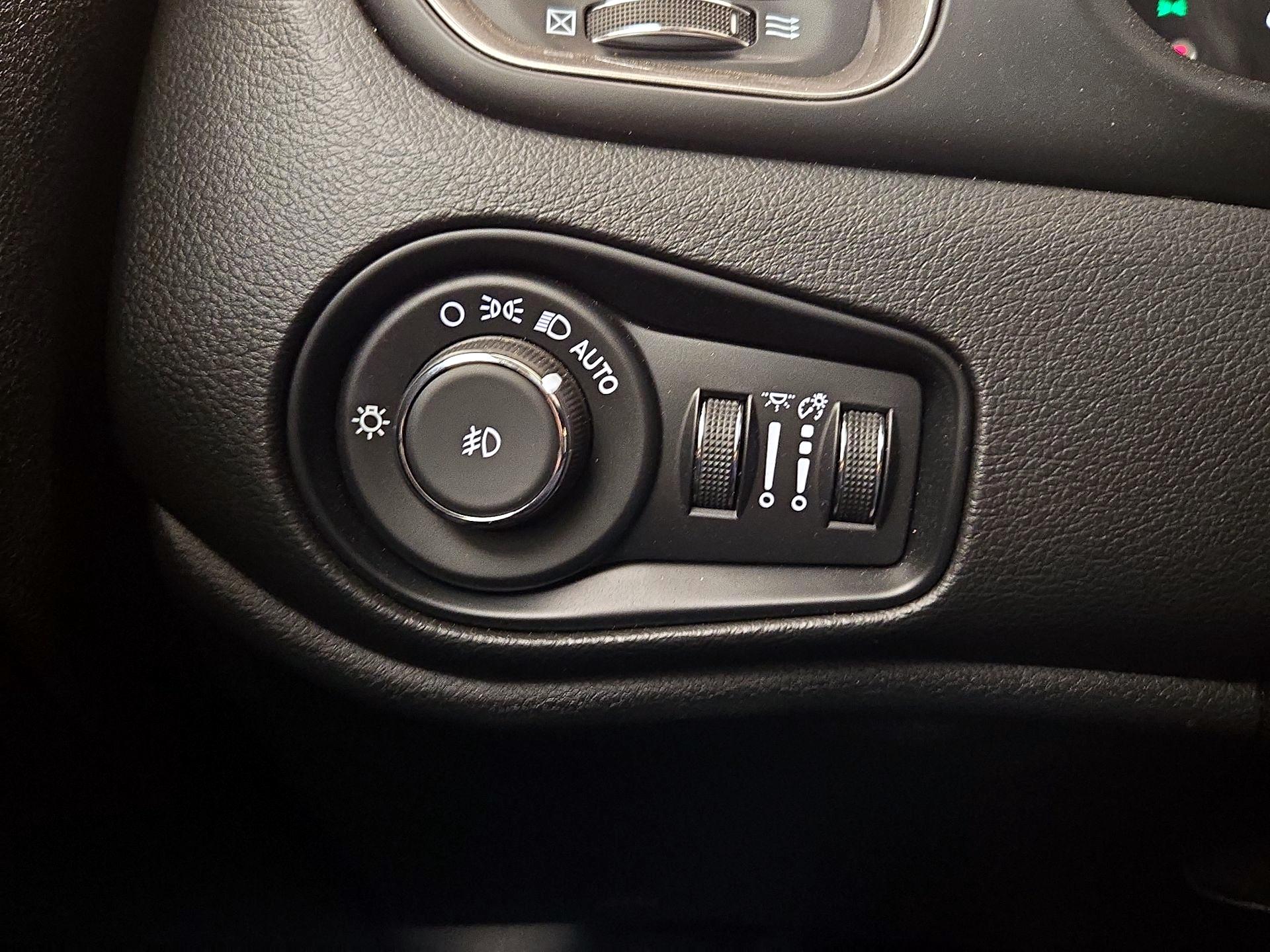 Thumbnail: 2023 Jeep Renegade - 13