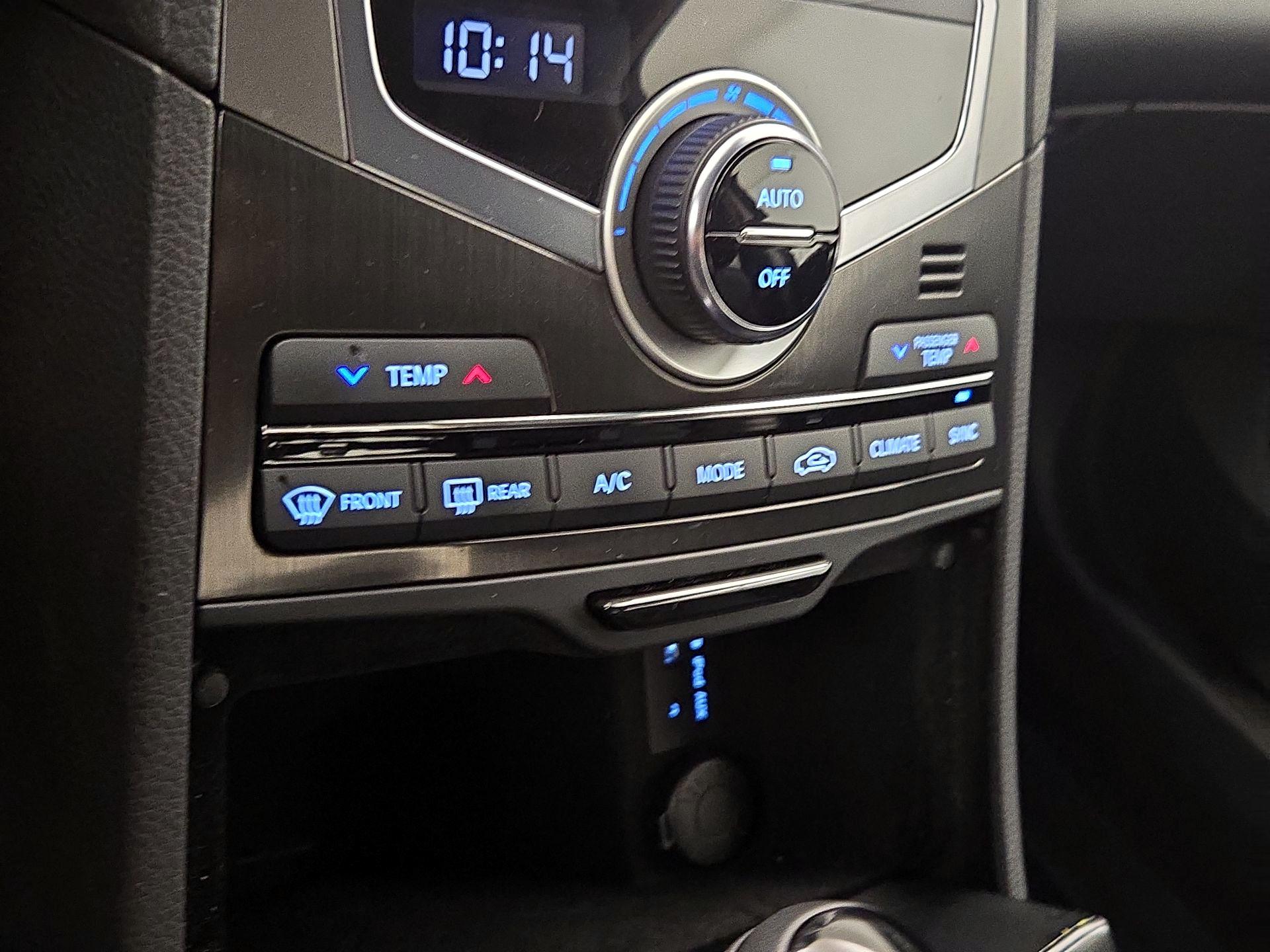 Thumbnail: 2017 Hyundai Azera - 17