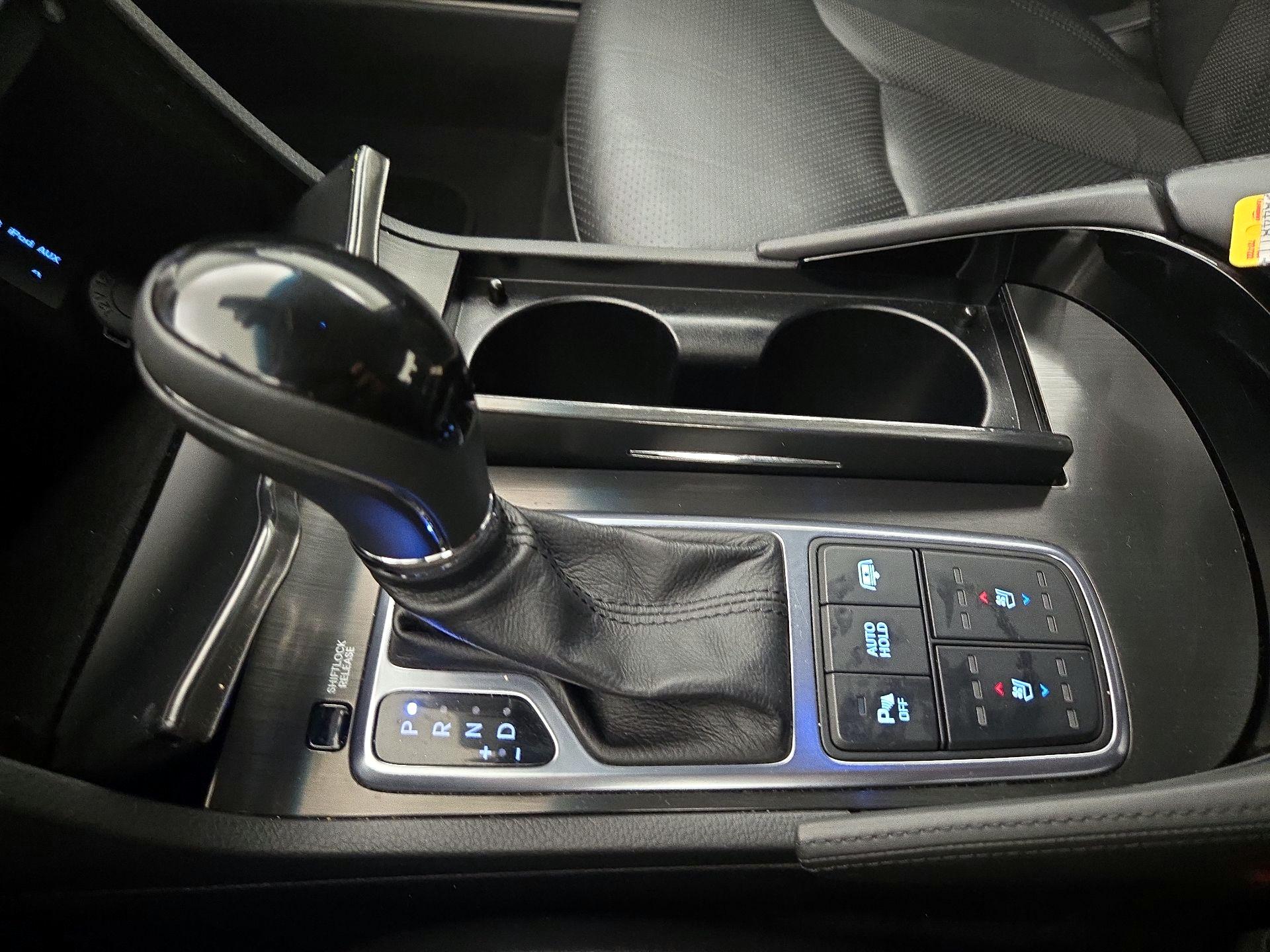 Thumbnail: 2017 Hyundai Azera - 18