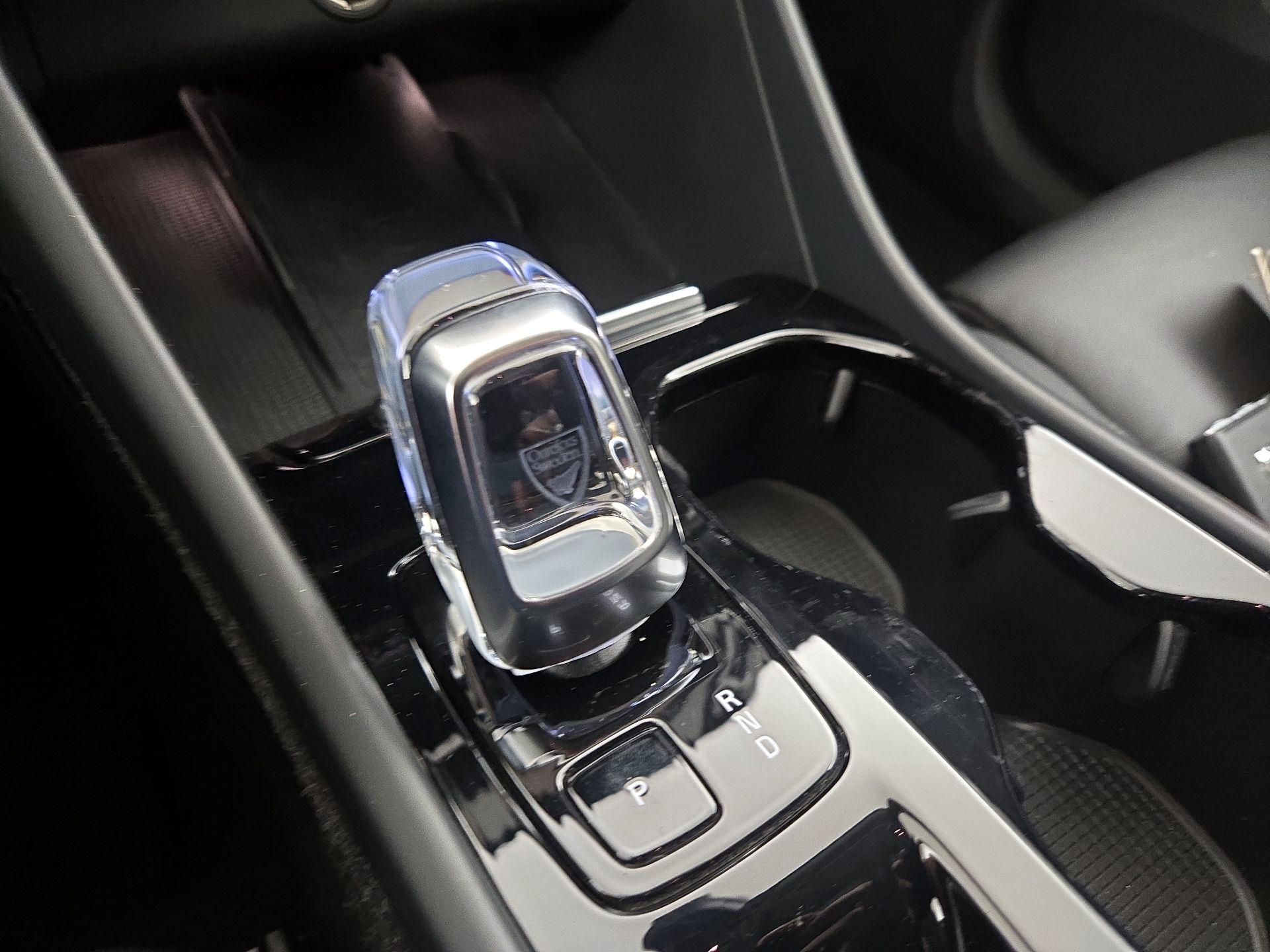 Thumbnail: 2023 Volvo XC40 - 17