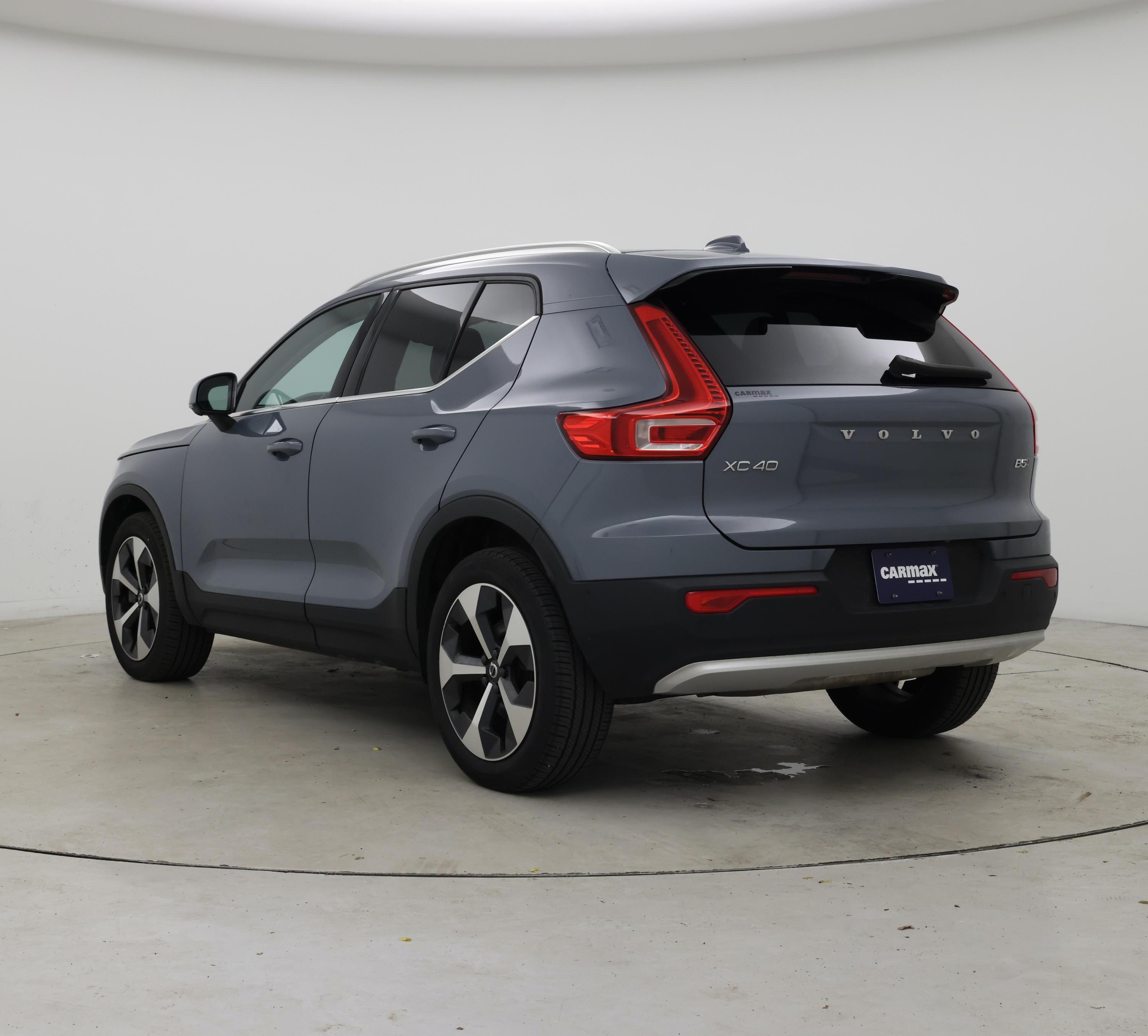Thumbnail: 2023 Volvo XC40 - 2