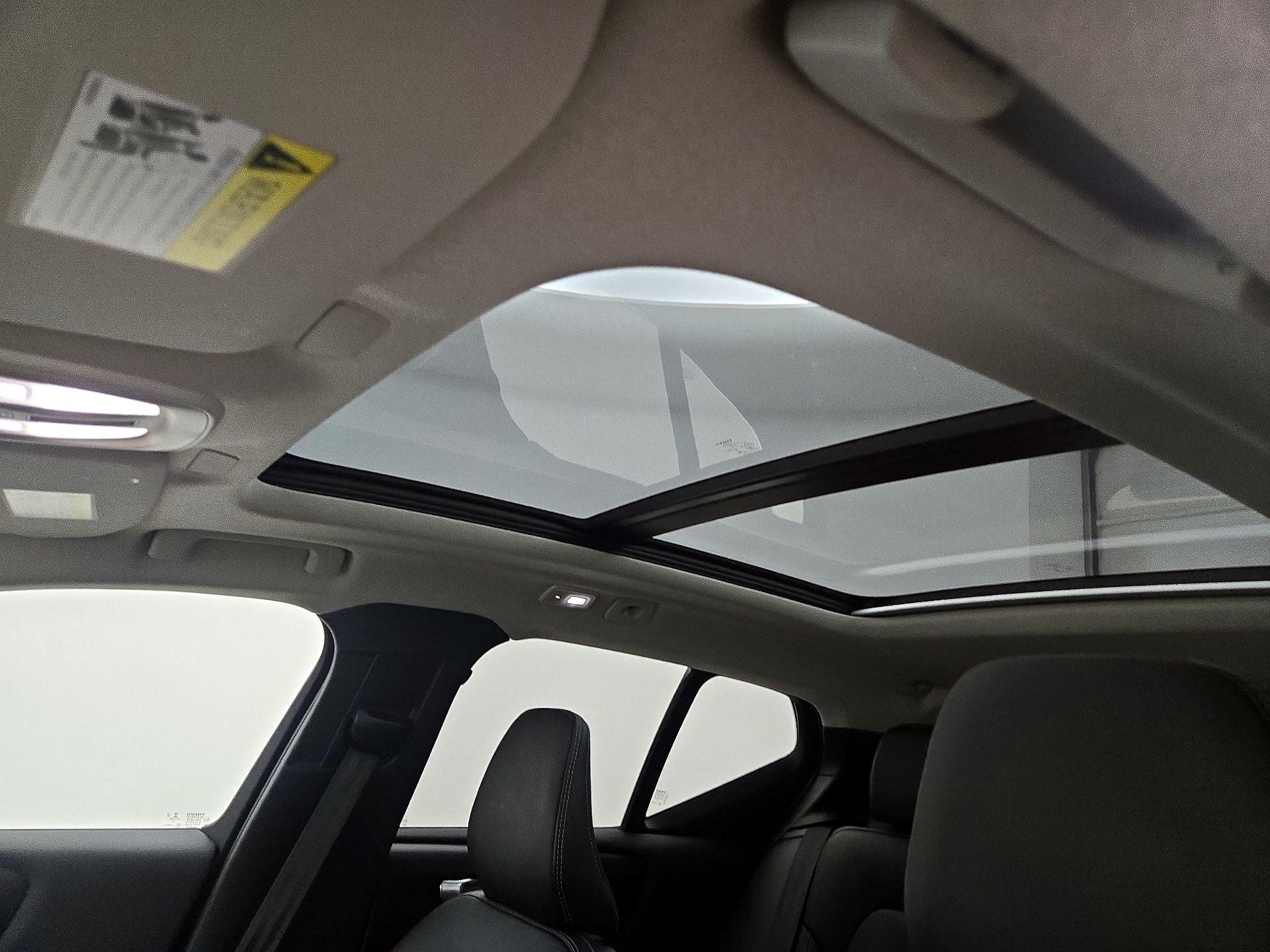 Thumbnail: 2023 Volvo XC40 - 19