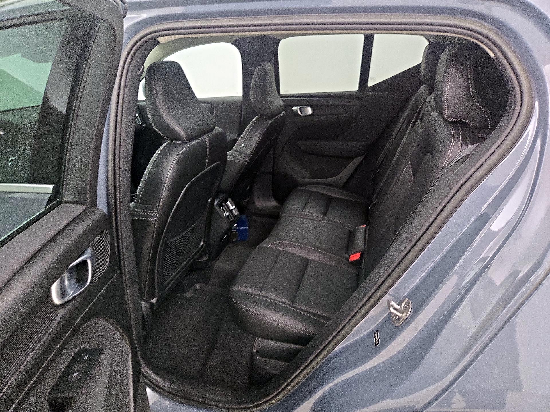 Thumbnail: 2023 Volvo XC40 - 20