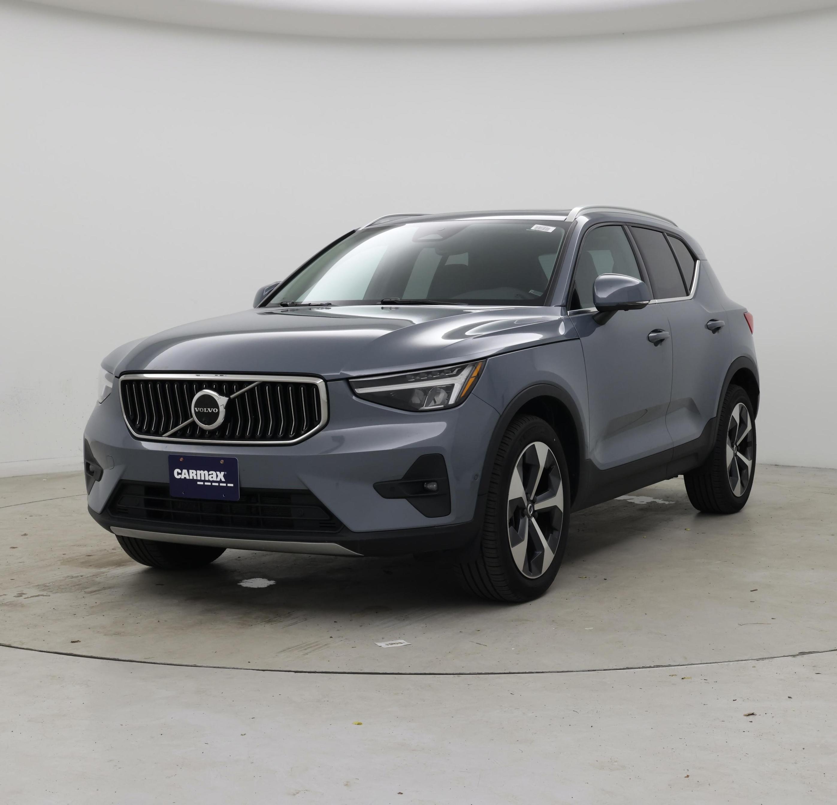 Thumbnail: 2023 Volvo XC40 - 4