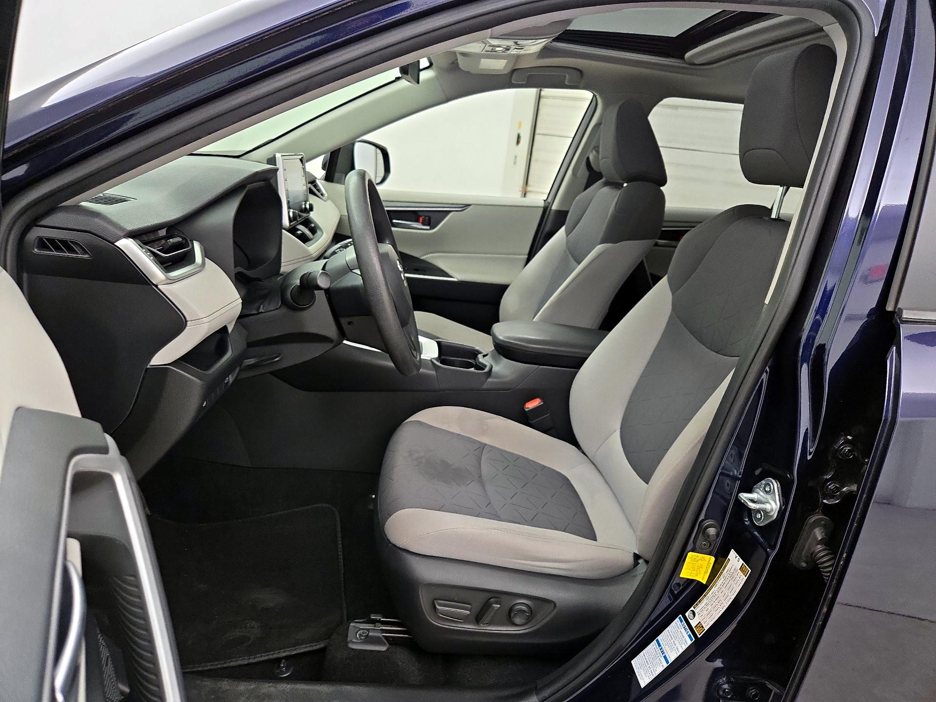 Thumbnail: 2019 Toyota RAV4 - 11