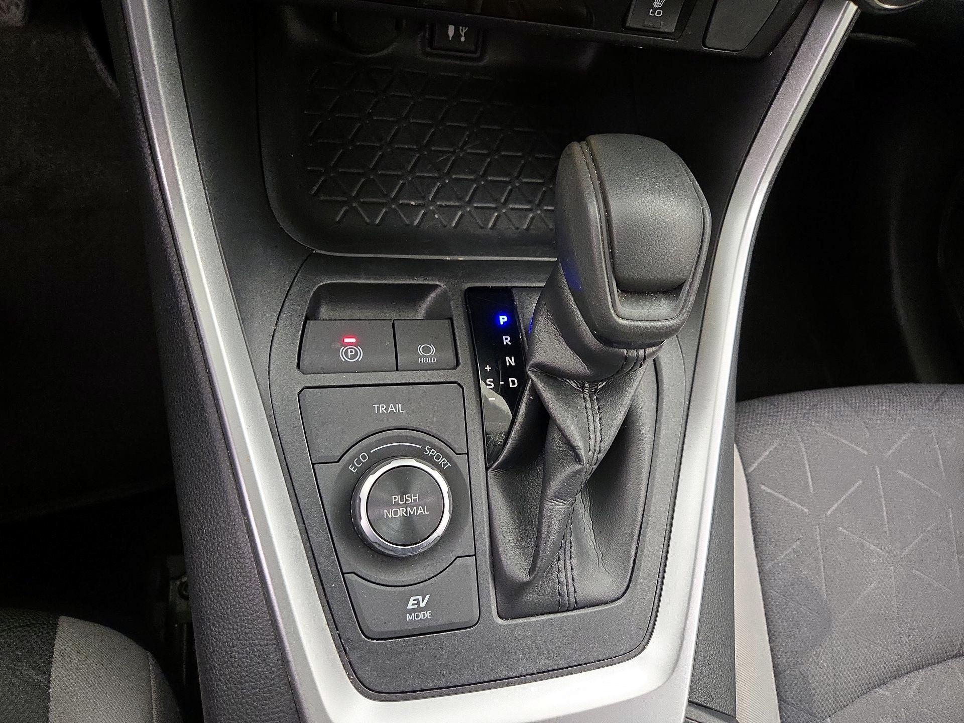 Thumbnail: 2019 Toyota RAV4 - 17