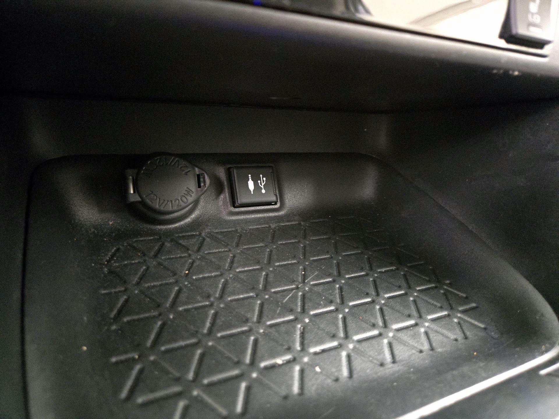 Thumbnail: 2019 Toyota RAV4 - 18