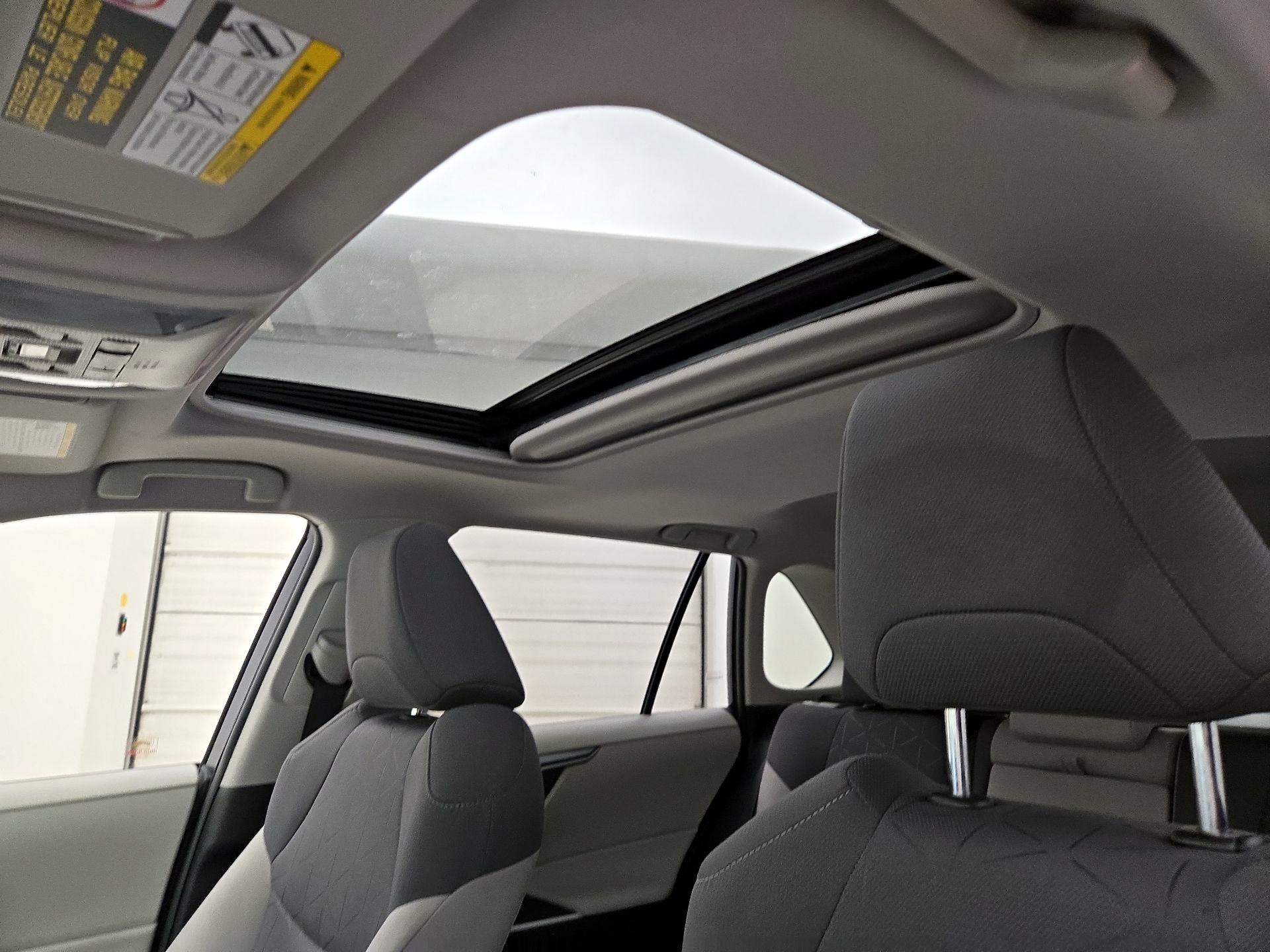 Thumbnail: 2019 Toyota RAV4 - 19