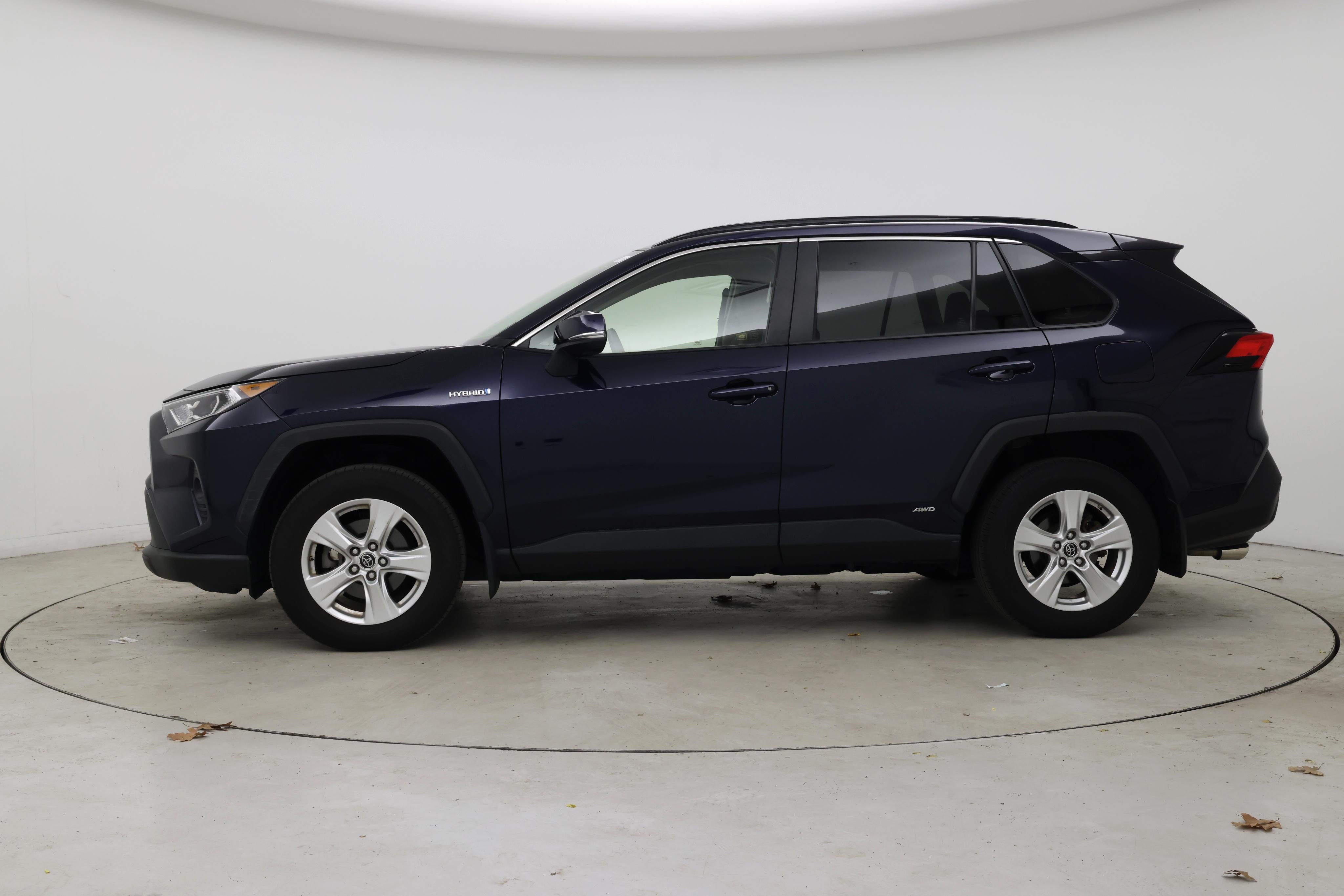Thumbnail: 2019 Toyota RAV4 - 3