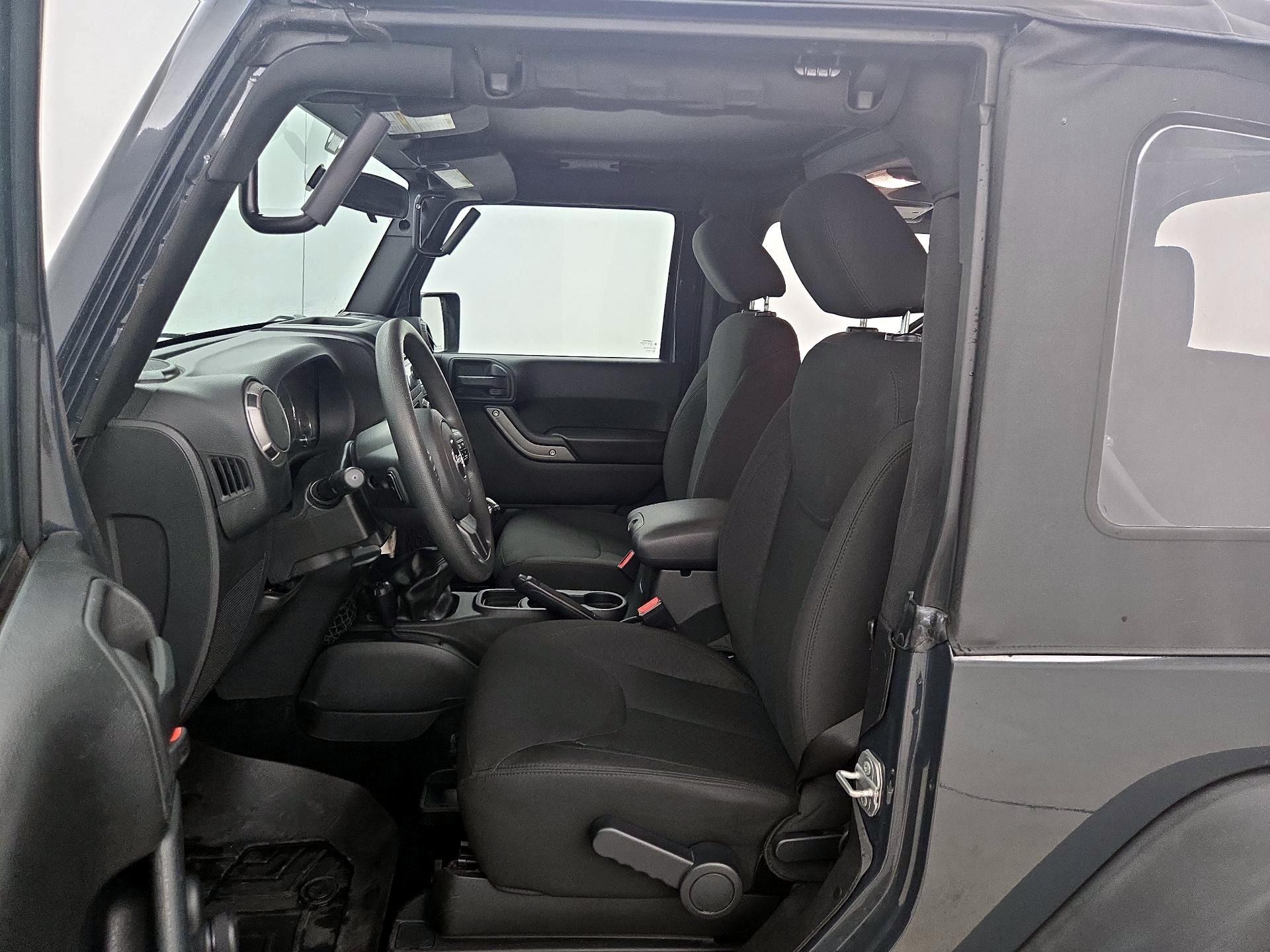 Thumbnail: 2016 Jeep Wrangler - 11