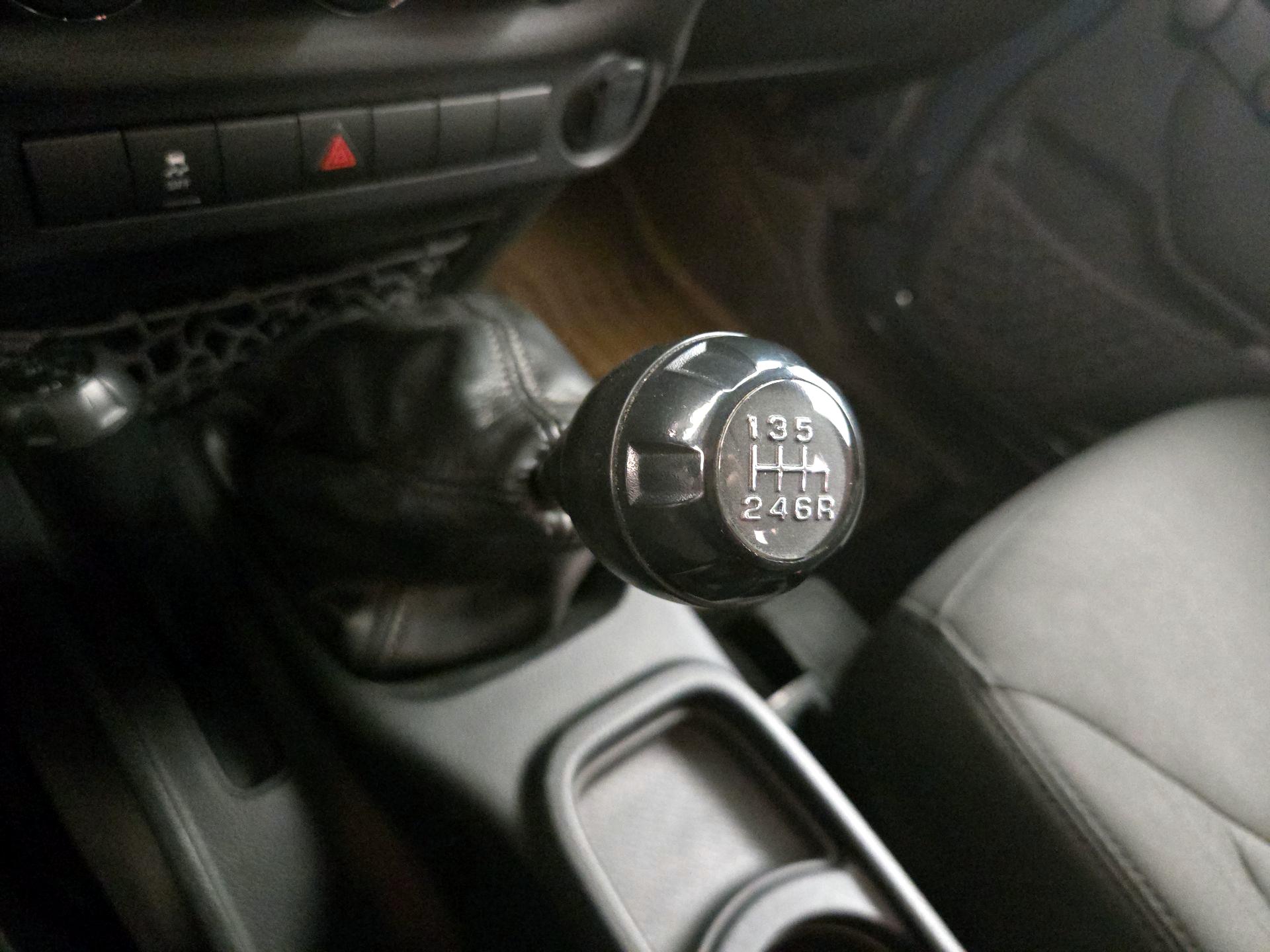 Thumbnail: 2016 Jeep Wrangler - 15