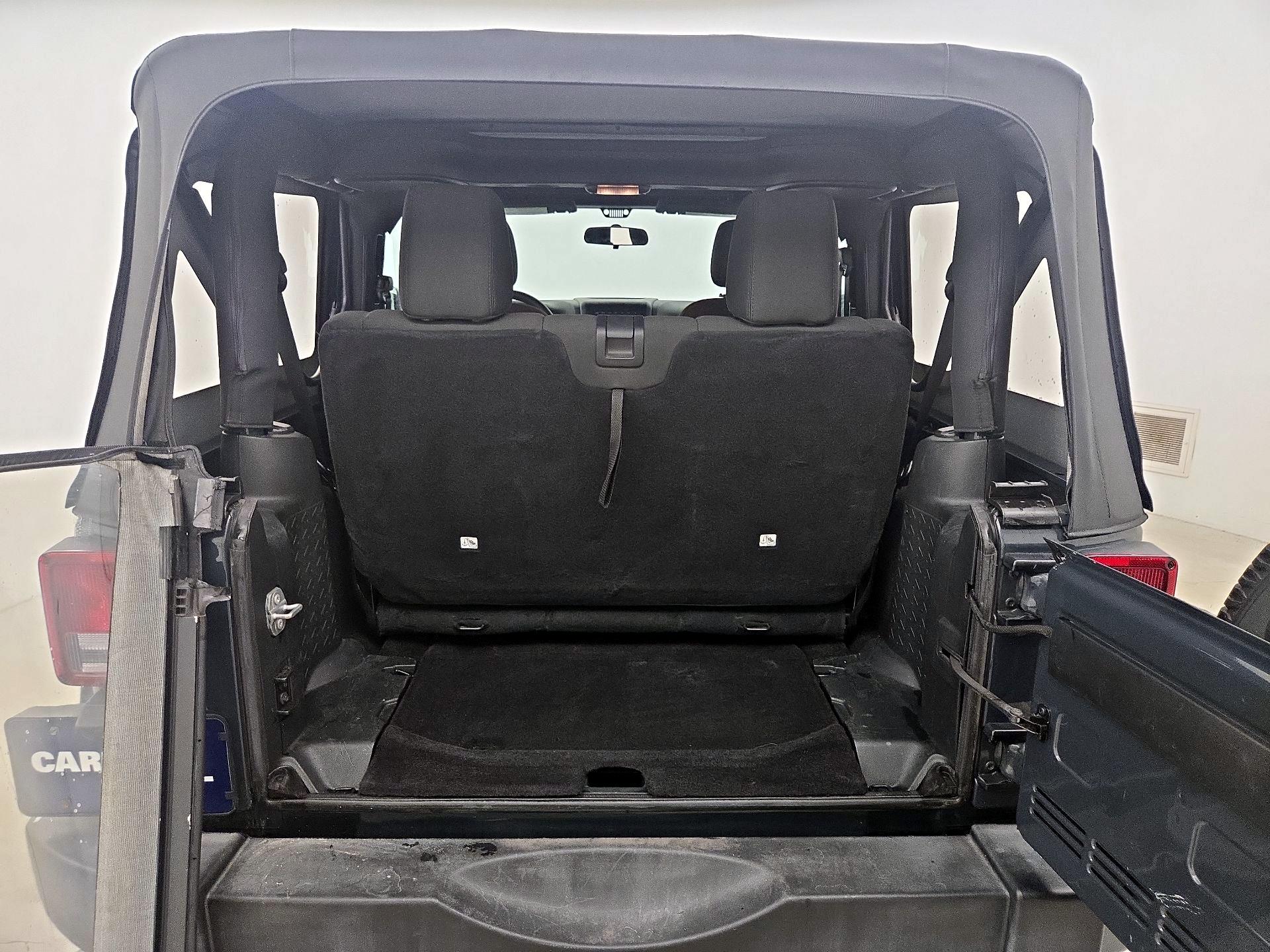 Thumbnail: 2016 Jeep Wrangler - 18