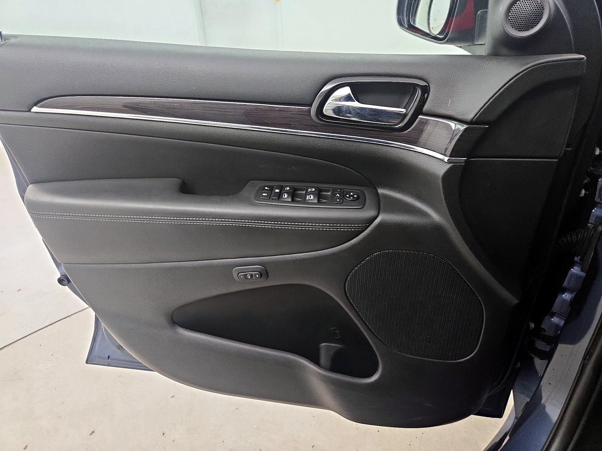 Thumbnail: 2021 Jeep Grand Cherokee - 12