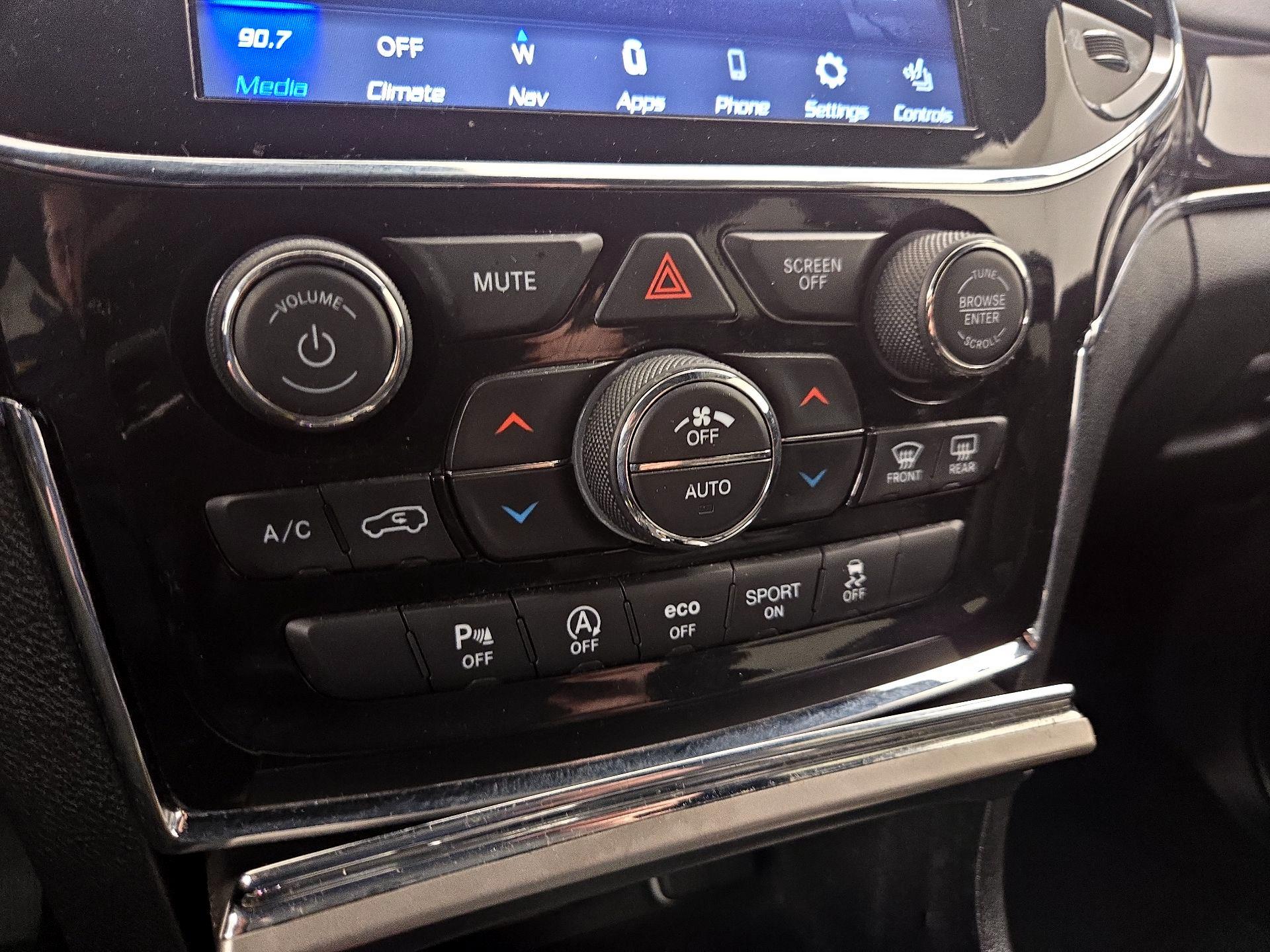 Thumbnail: 2021 Jeep Grand Cherokee - 16