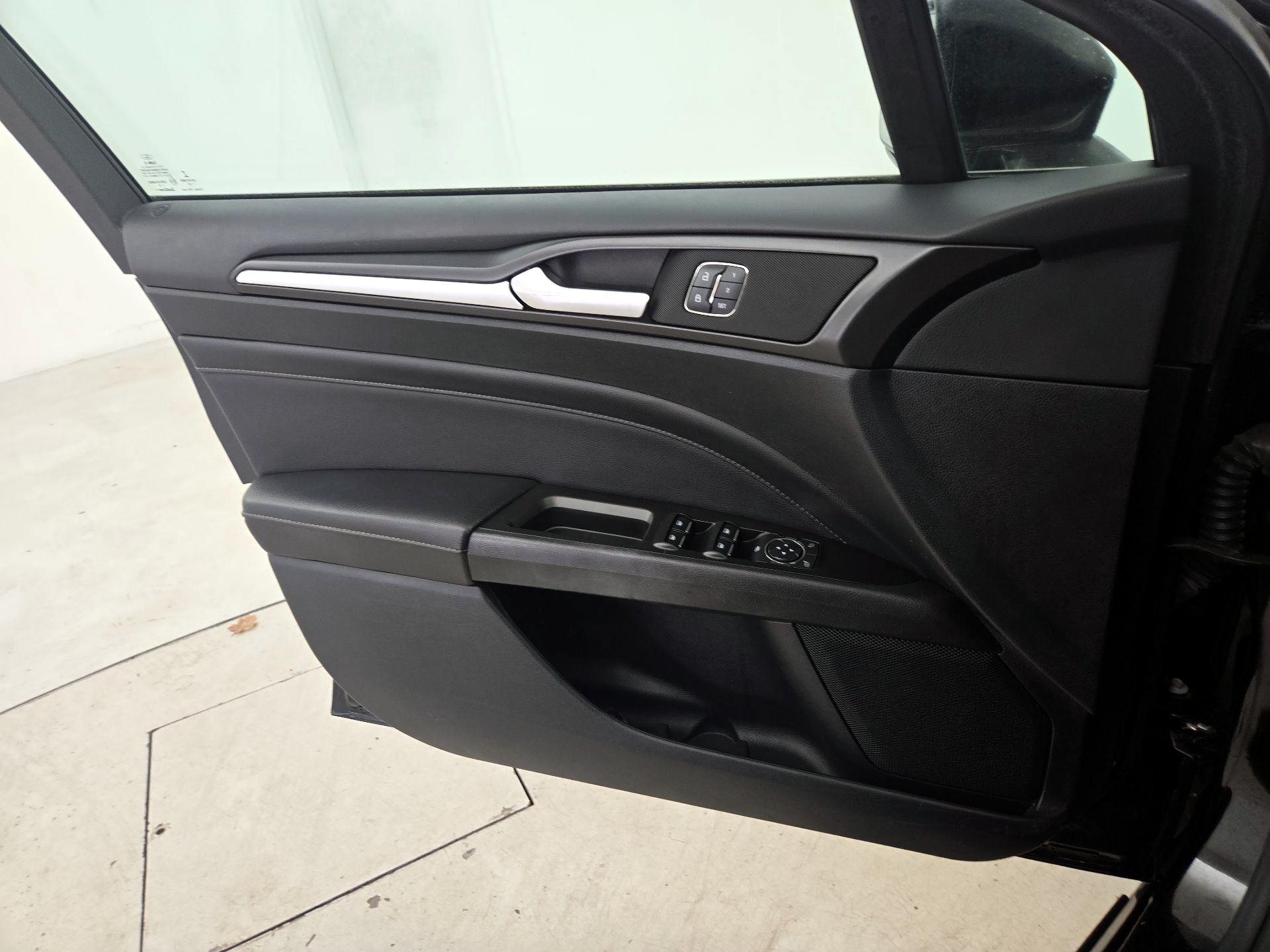 Thumbnail: 2017 Ford Fusion - 12