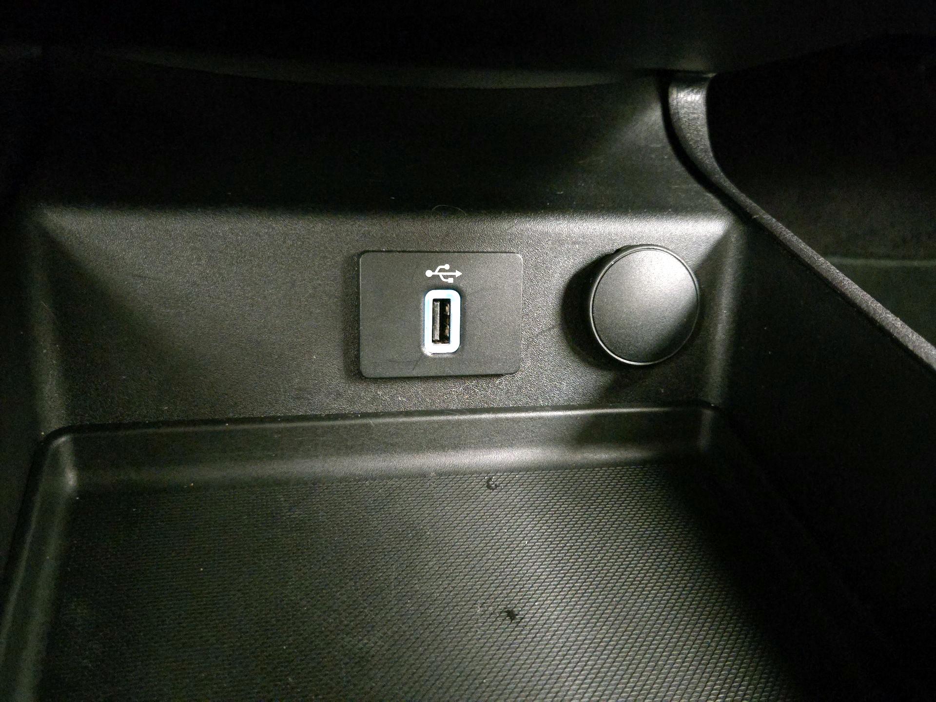 Thumbnail: 2017 Ford Fusion - 18