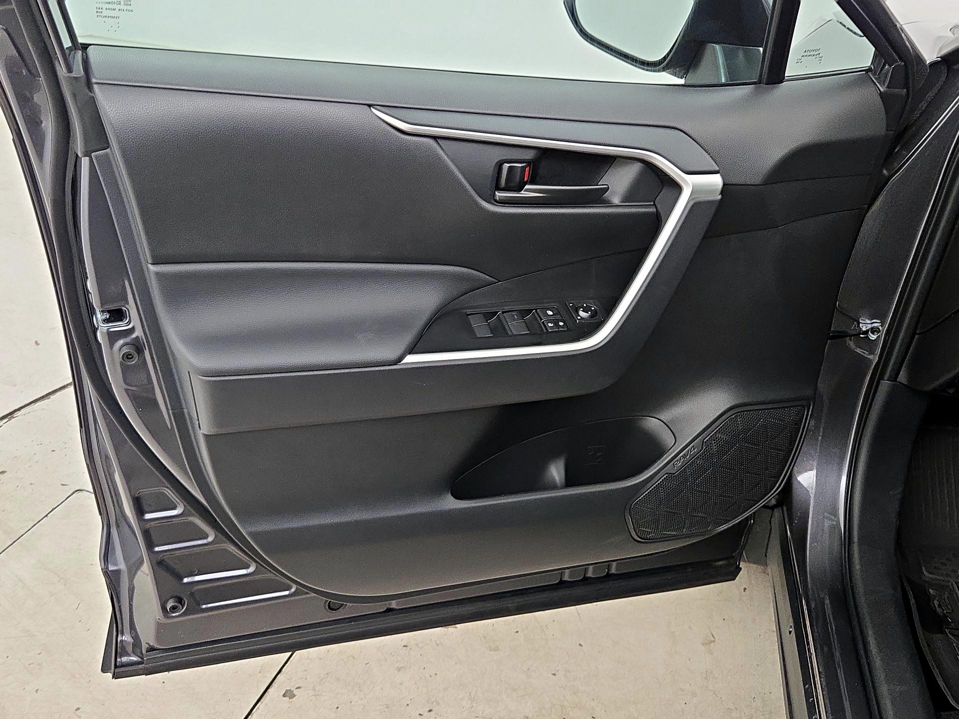 Thumbnail: 2025 Toyota RAV4 - 12