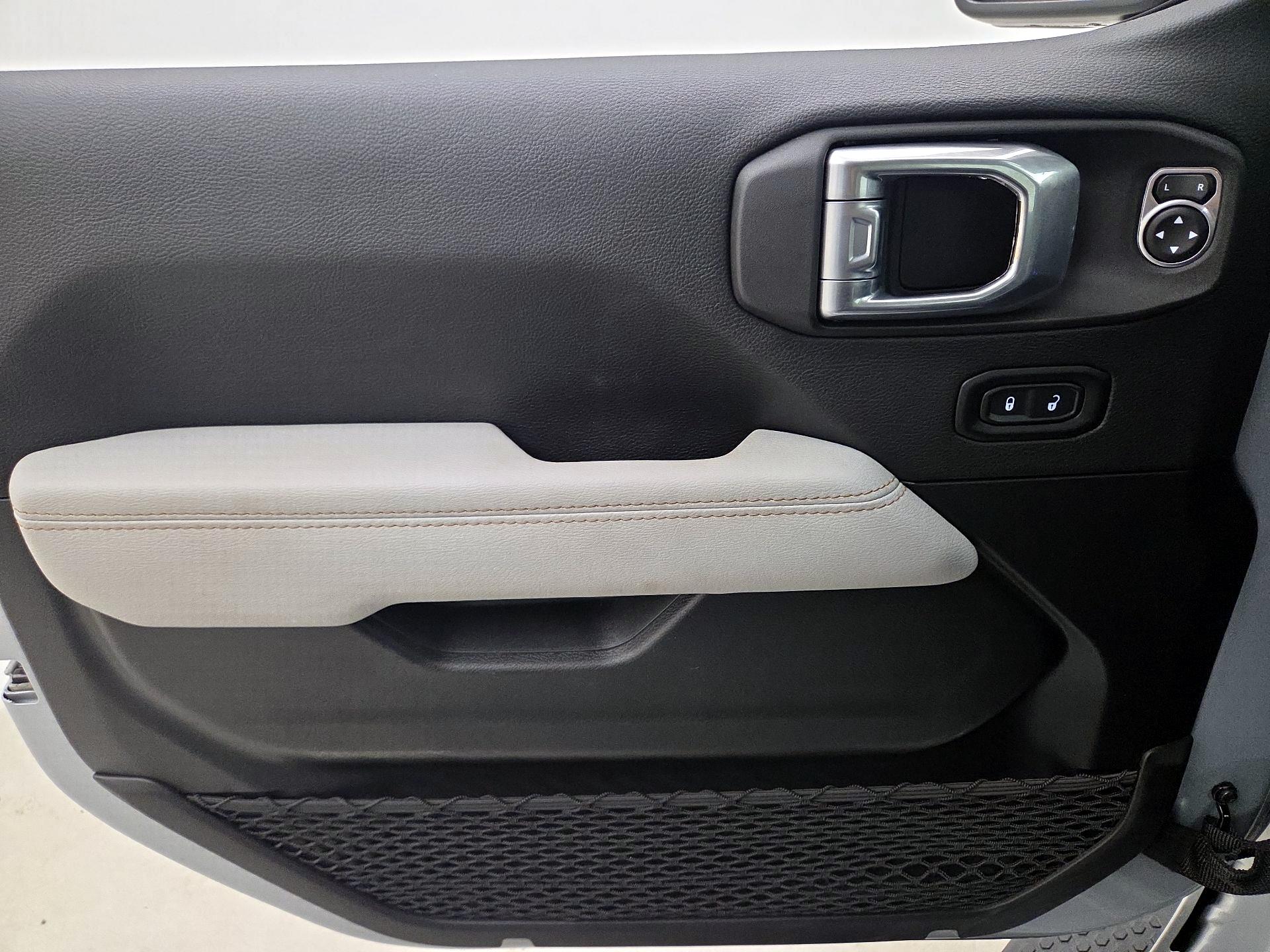 Thumbnail: 2022 Jeep Wrangler - 12