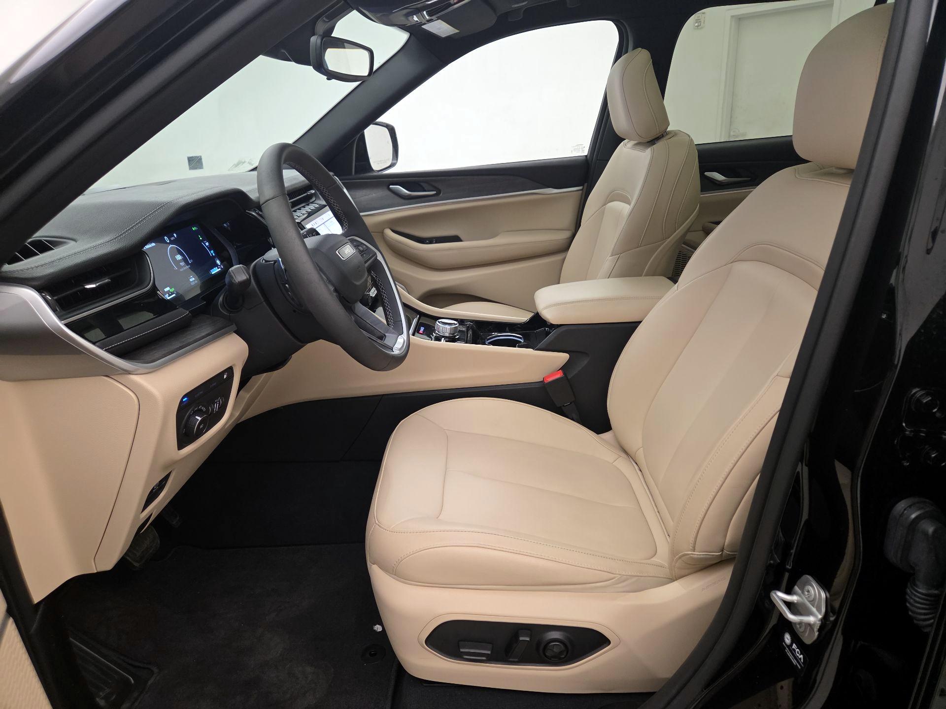 Thumbnail: 2023 Jeep Grand Cherokee - 11