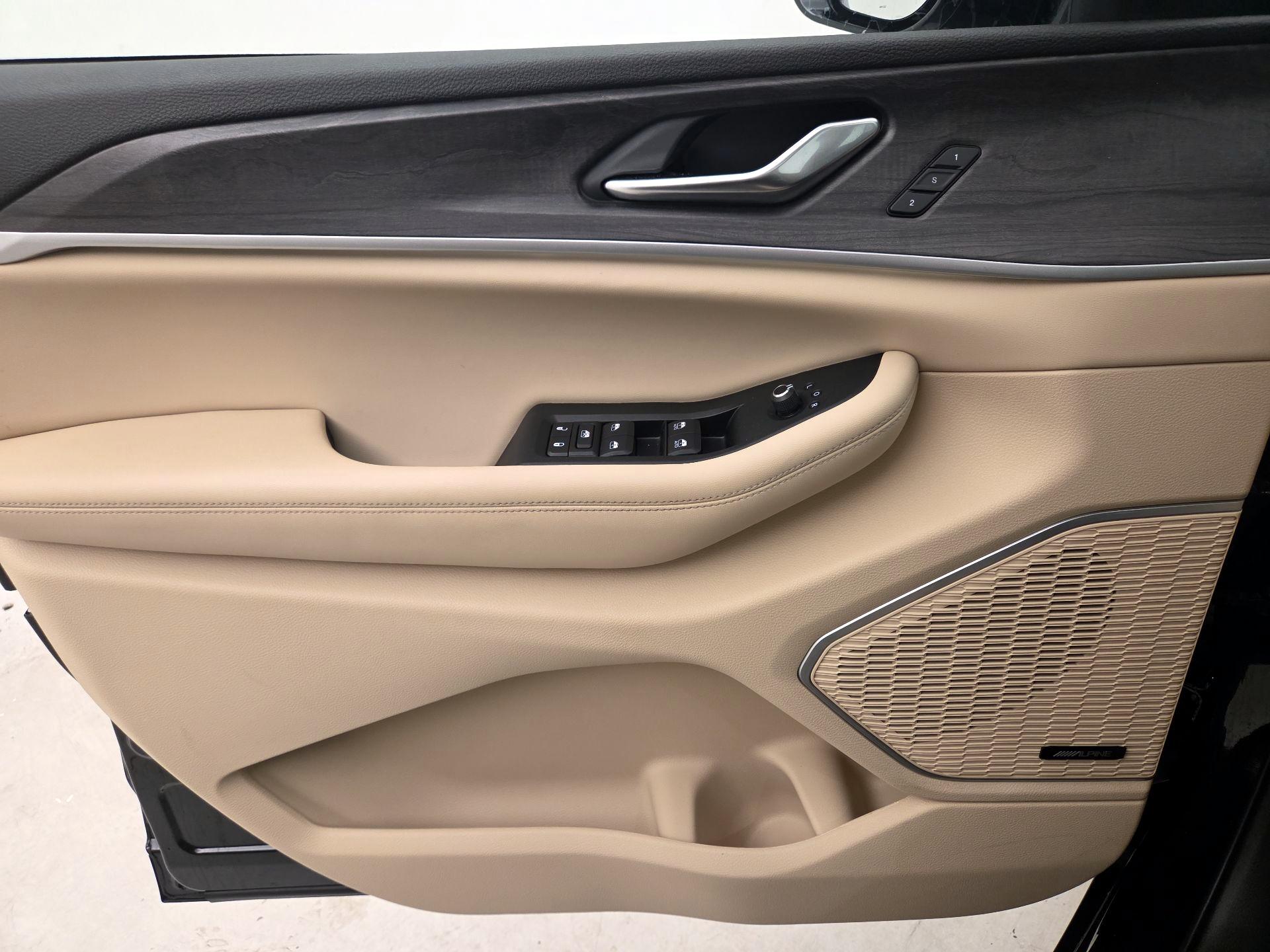 Thumbnail: 2023 Jeep Grand Cherokee - 12
