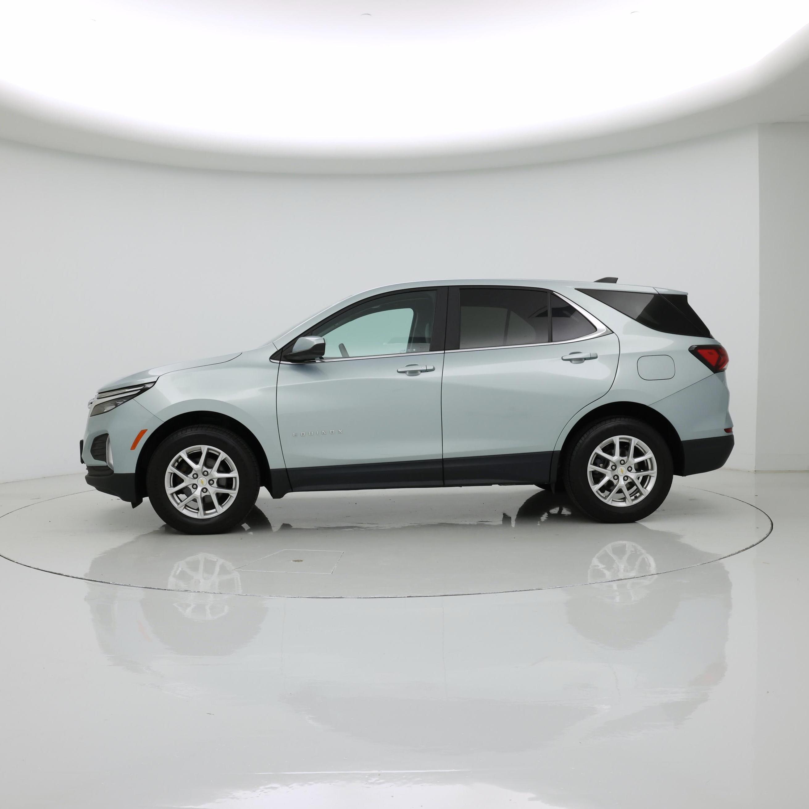 Thumbnail: 2022 Chevrolet Equinox - 3