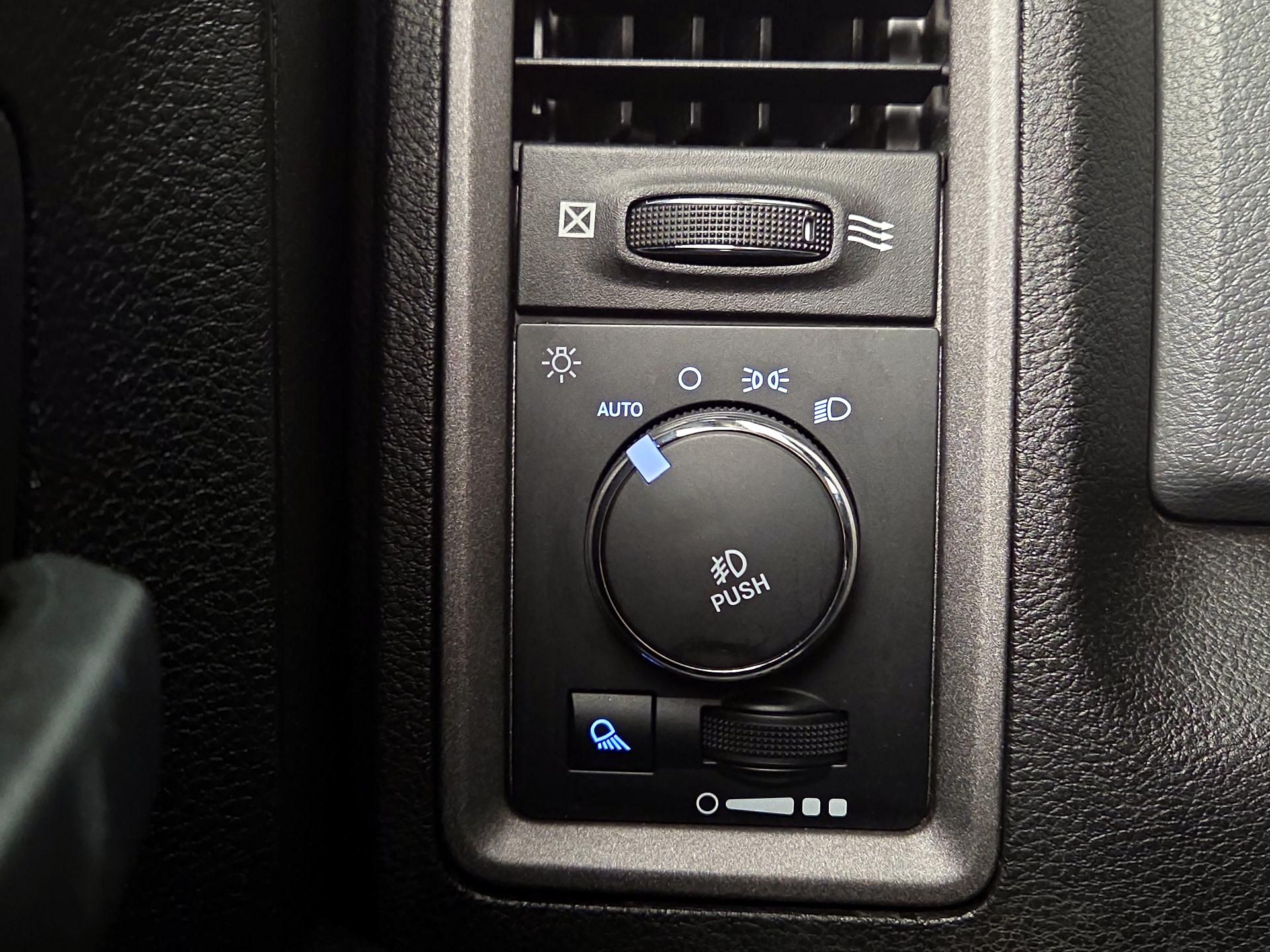 Thumbnail: 2019 RAM 1500 Classic - 13