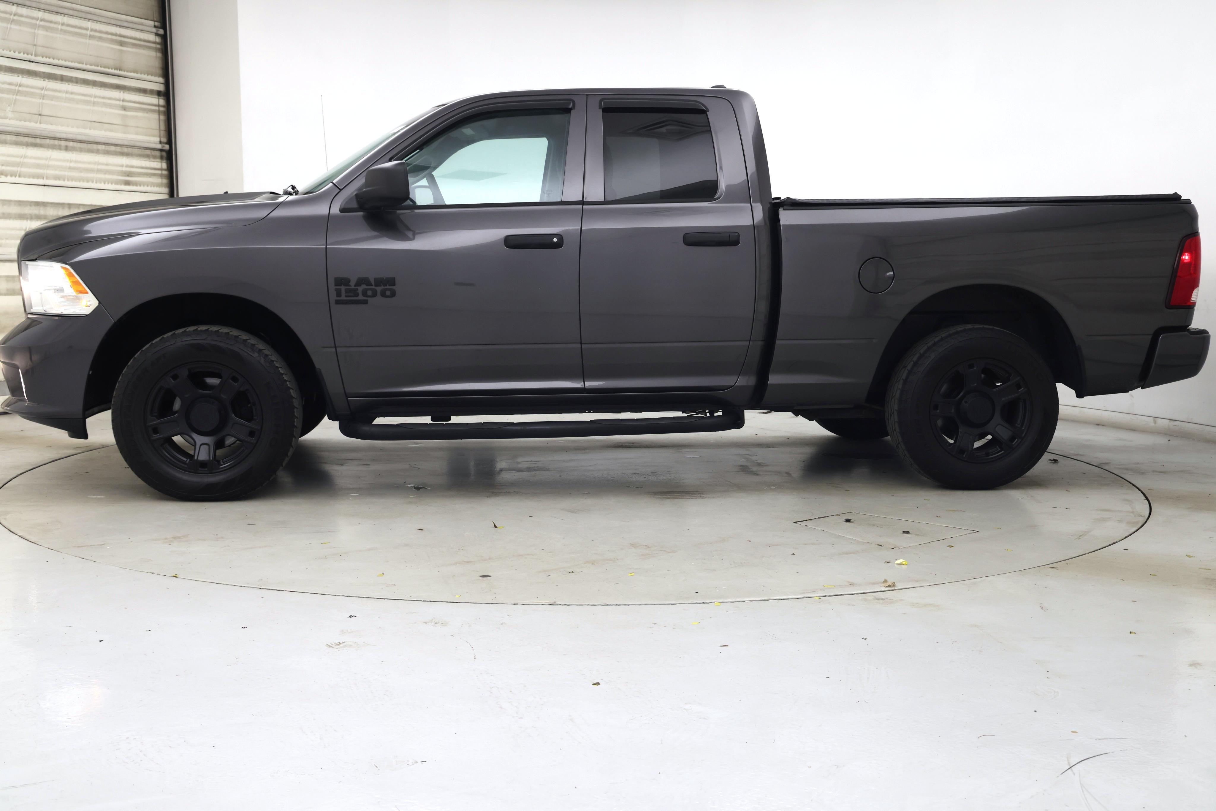 Thumbnail: 2019 RAM 1500 Classic - 3