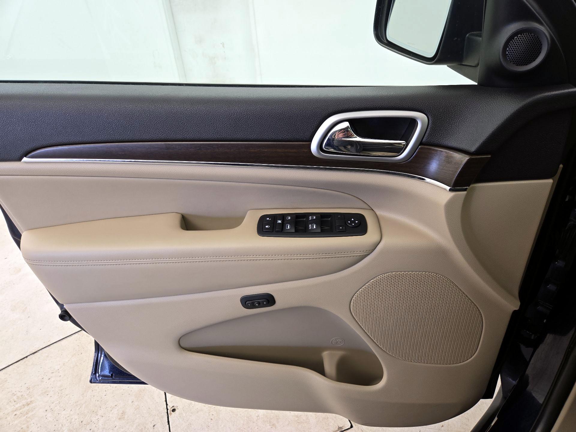 Thumbnail: 2018 Jeep Grand Cherokee - 12