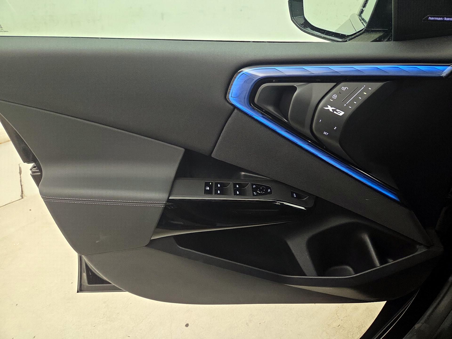 Thumbnail: 2025 BMW X3 - 12