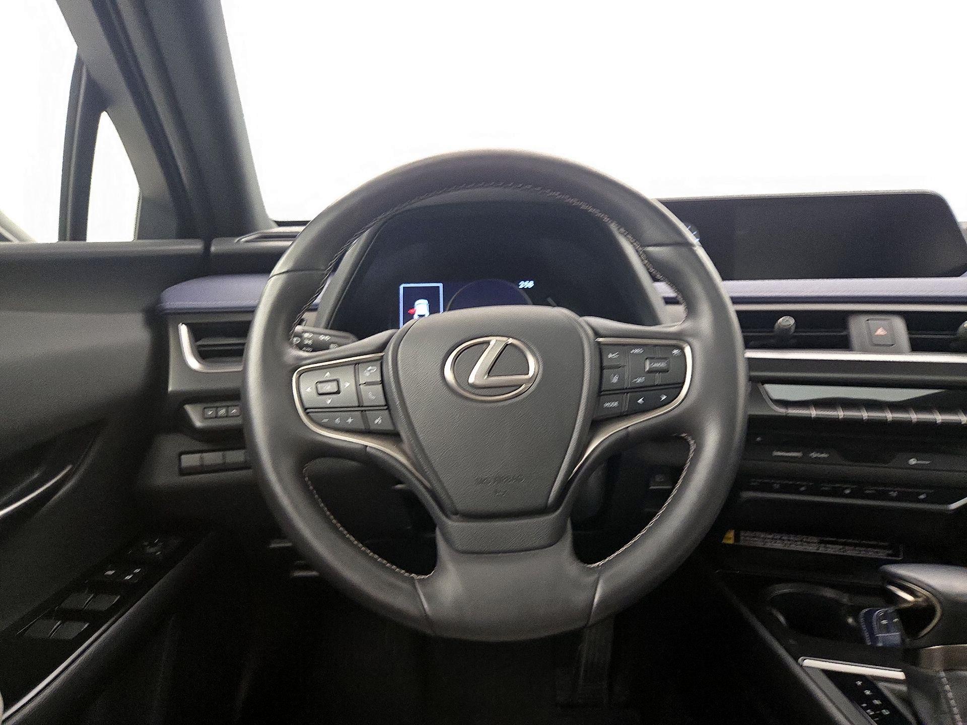 Thumbnail: 2022 Lexus UX - 10