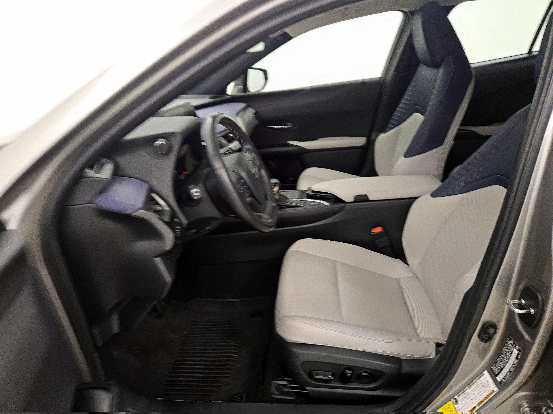 Thumbnail: 2022 Lexus UX - 11