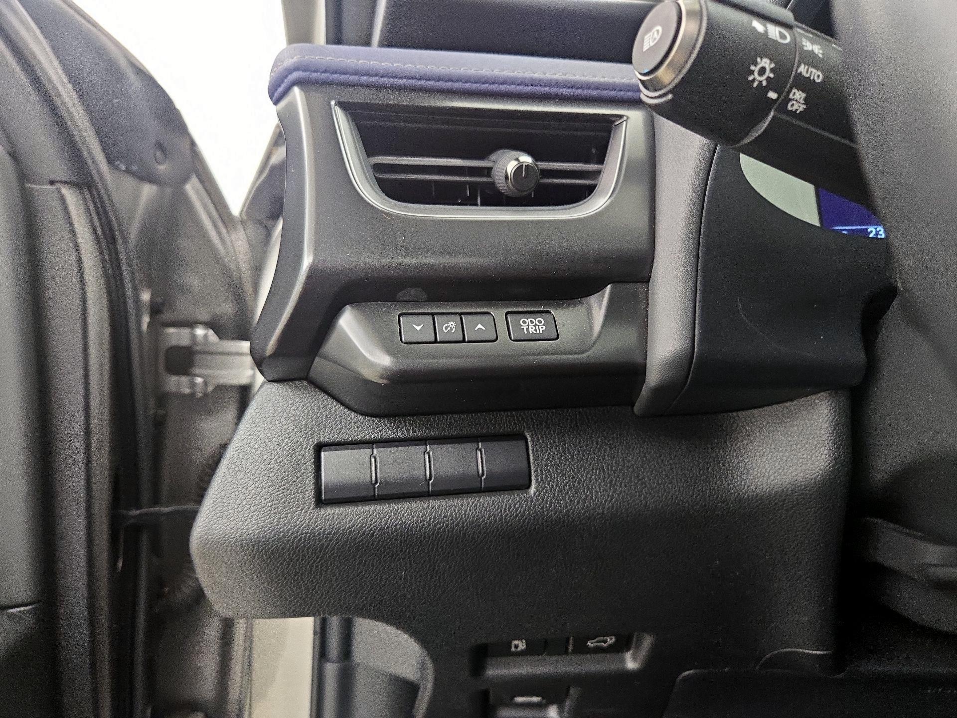 Thumbnail: 2022 Lexus UX - 13