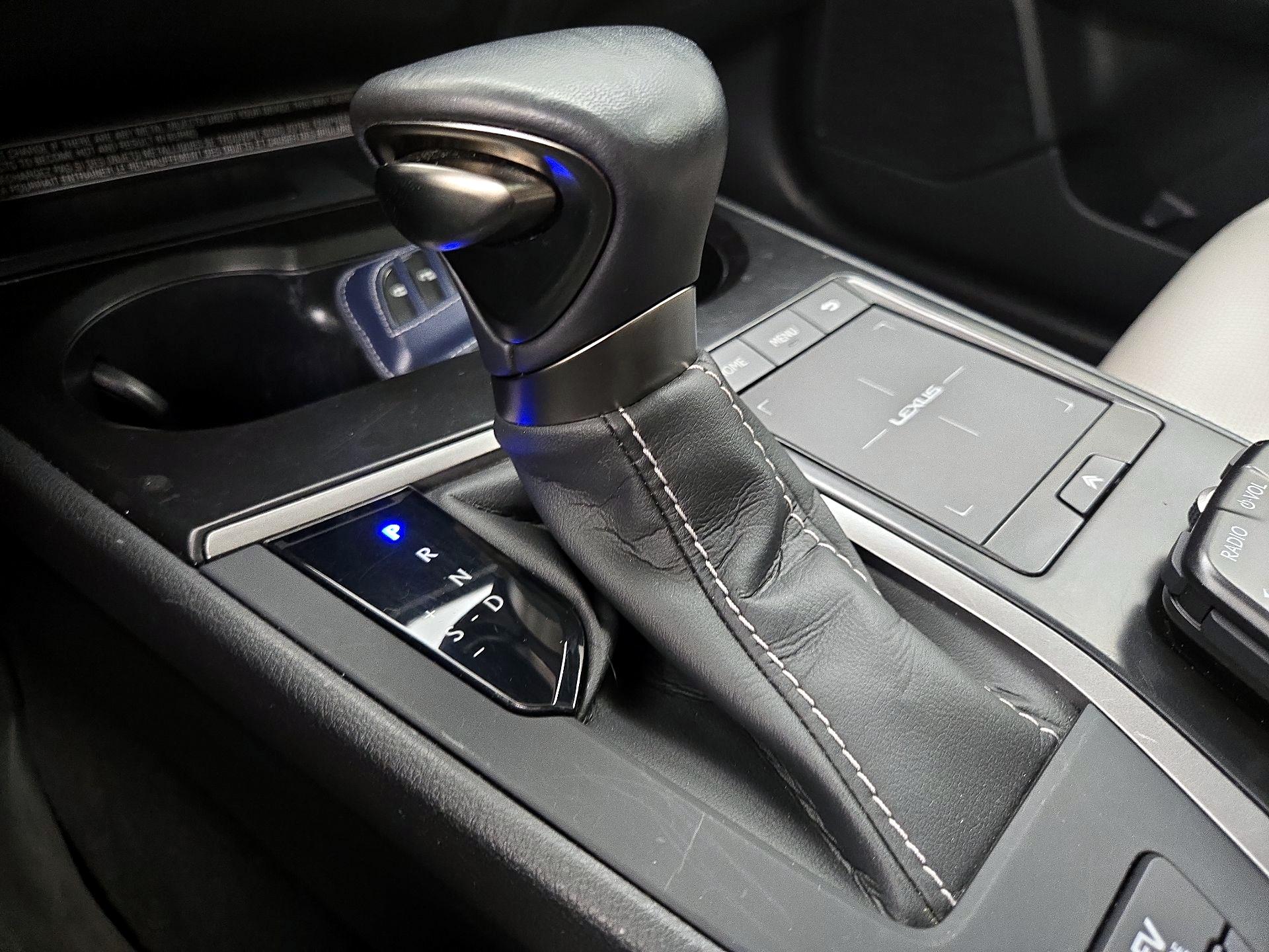 Thumbnail: 2022 Lexus UX - 17