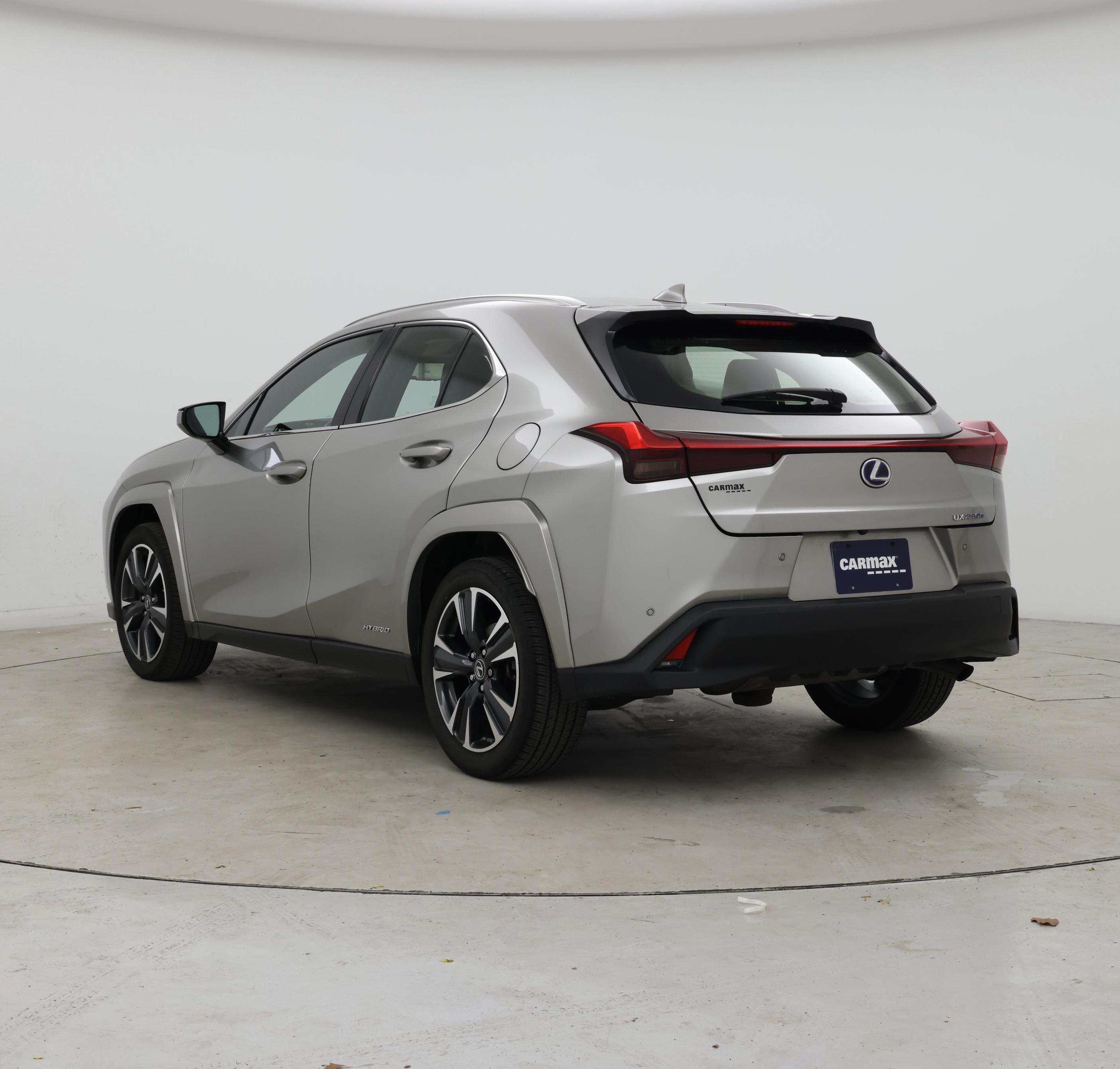 Thumbnail: 2022 Lexus UX - 2