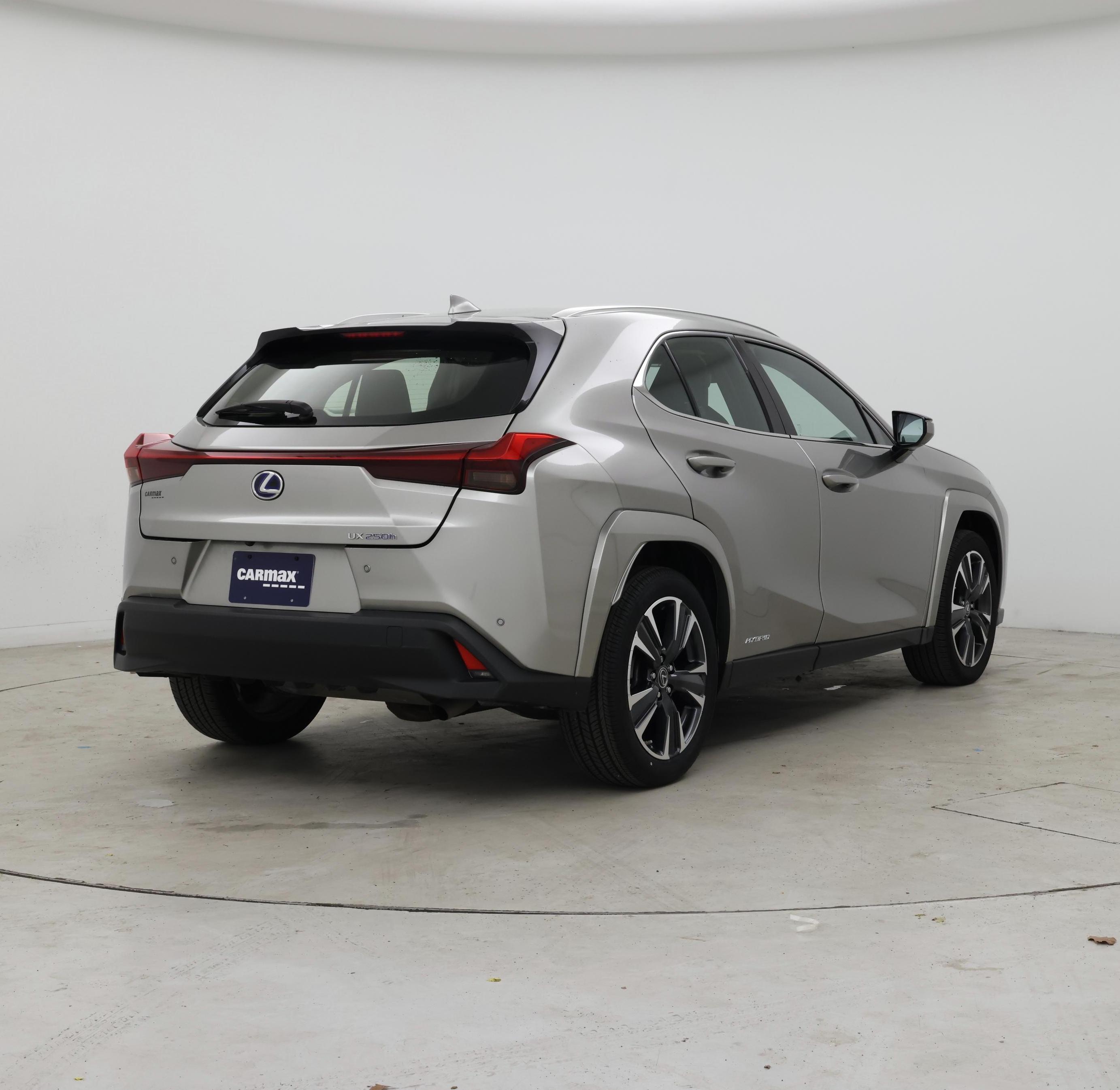 Thumbnail: 2022 Lexus UX - 8