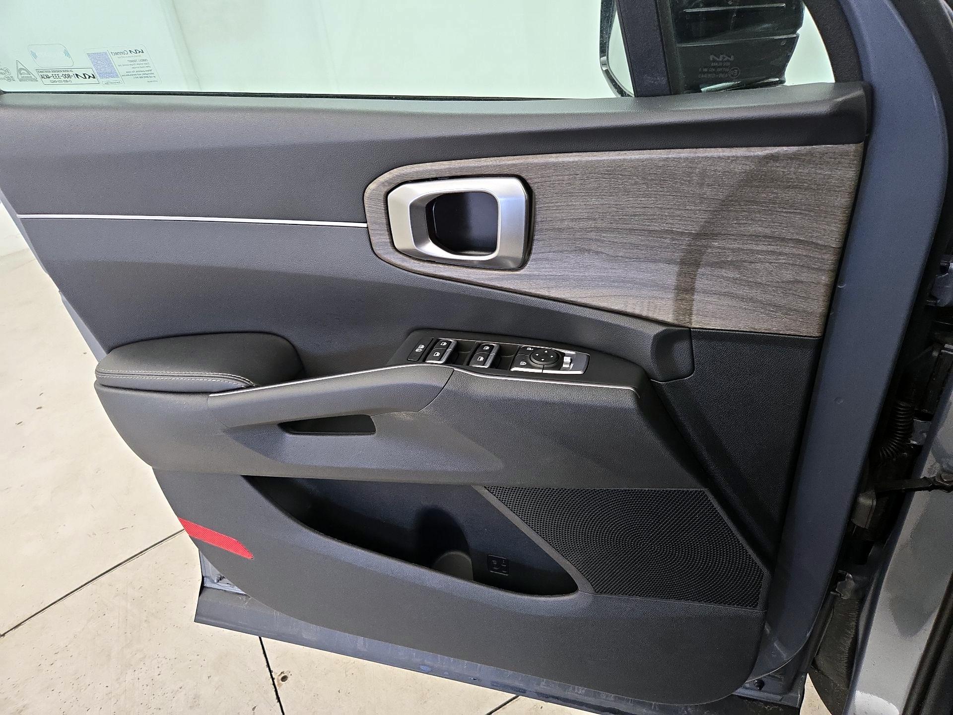 Thumbnail: 2022 Kia Sorento - 12